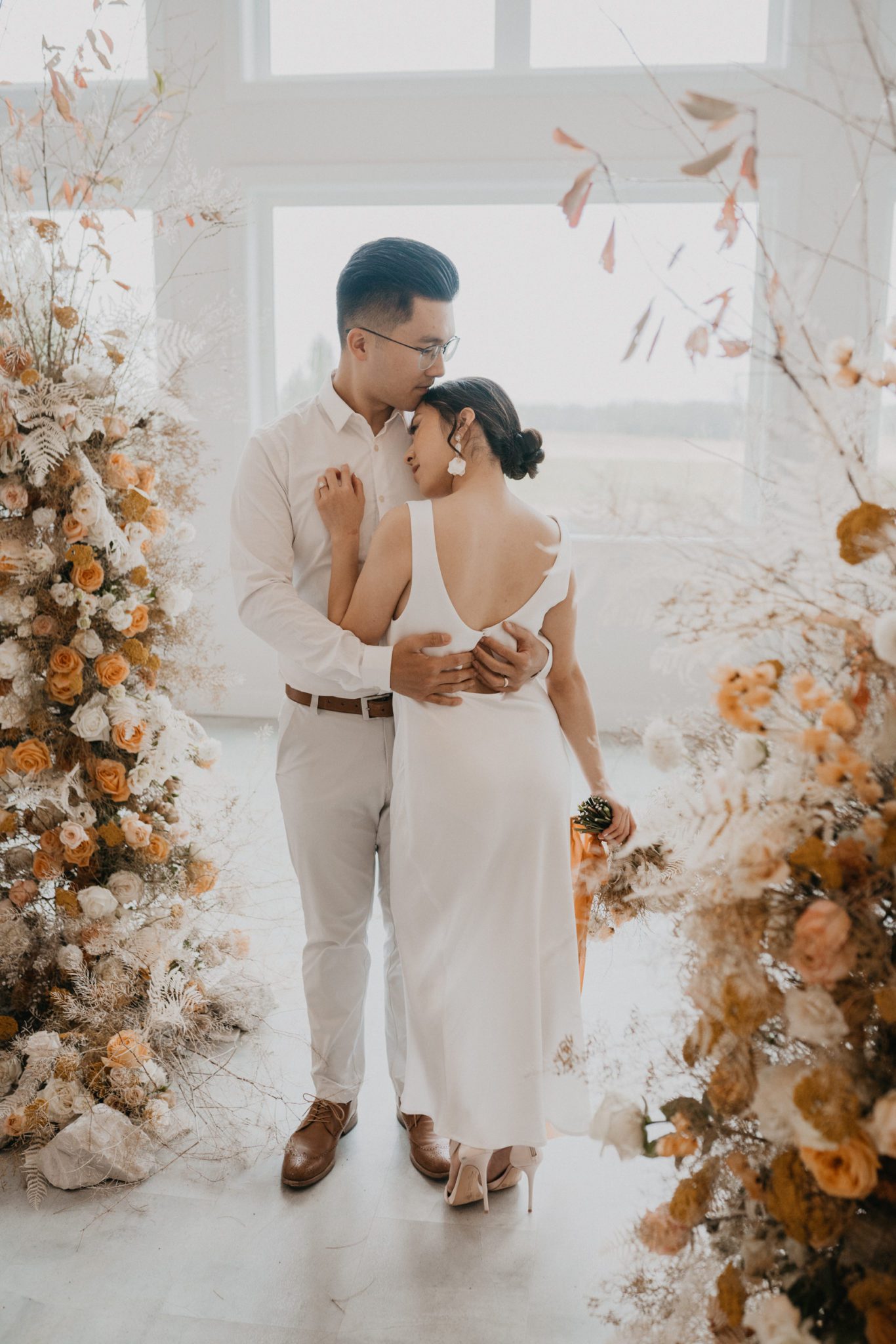 Ochre inspired boho elopement inspiration in a modern and minimal indoor venue