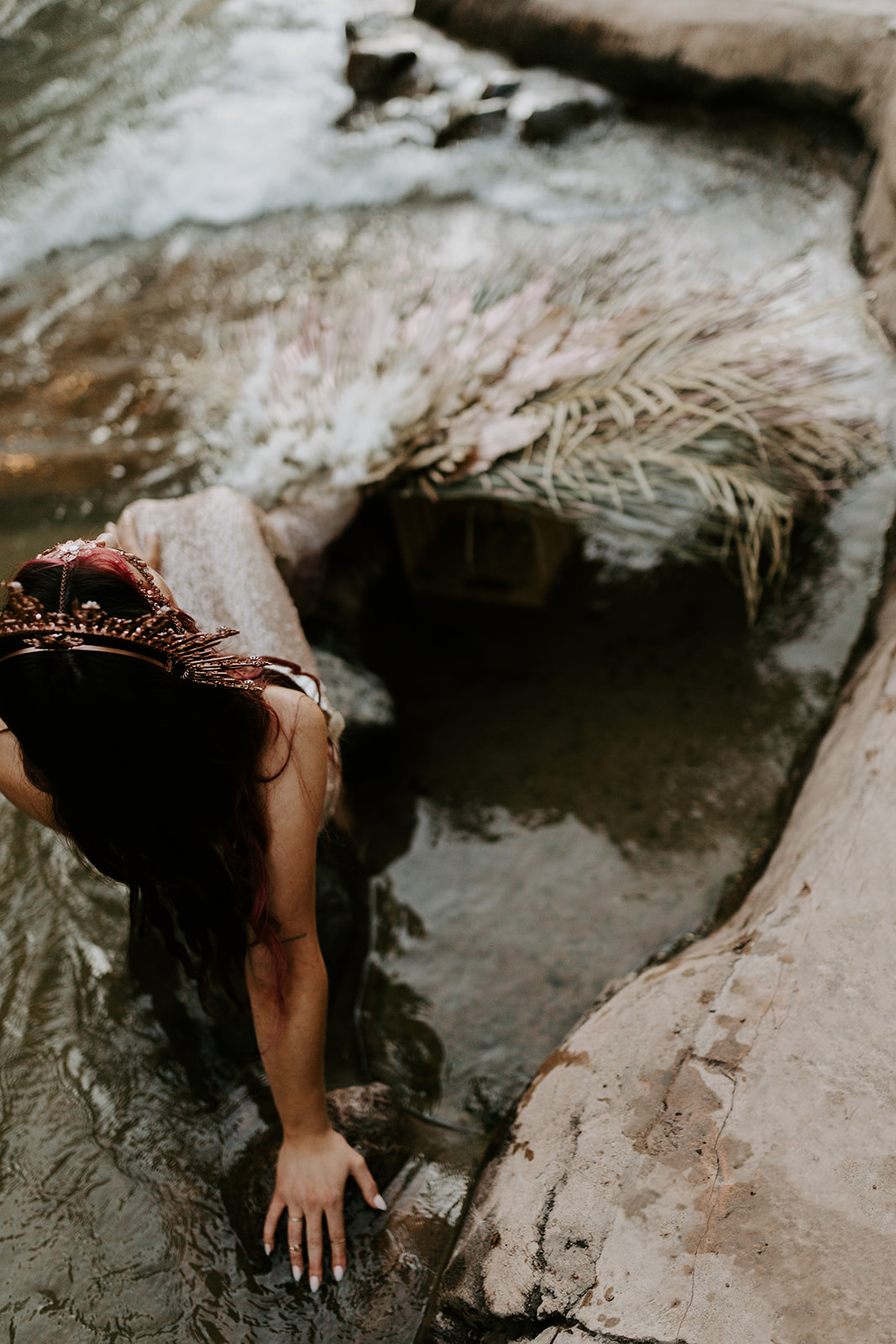 Siren inspired bohemian shoot with dried floral tail