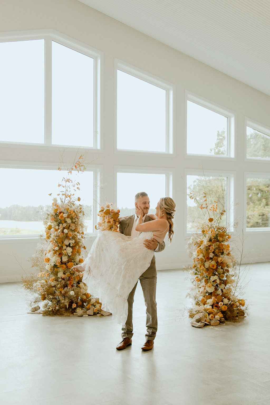 Fall wedding ceremony inspiration for an indoor western Canadian wedding with a fall colour palette