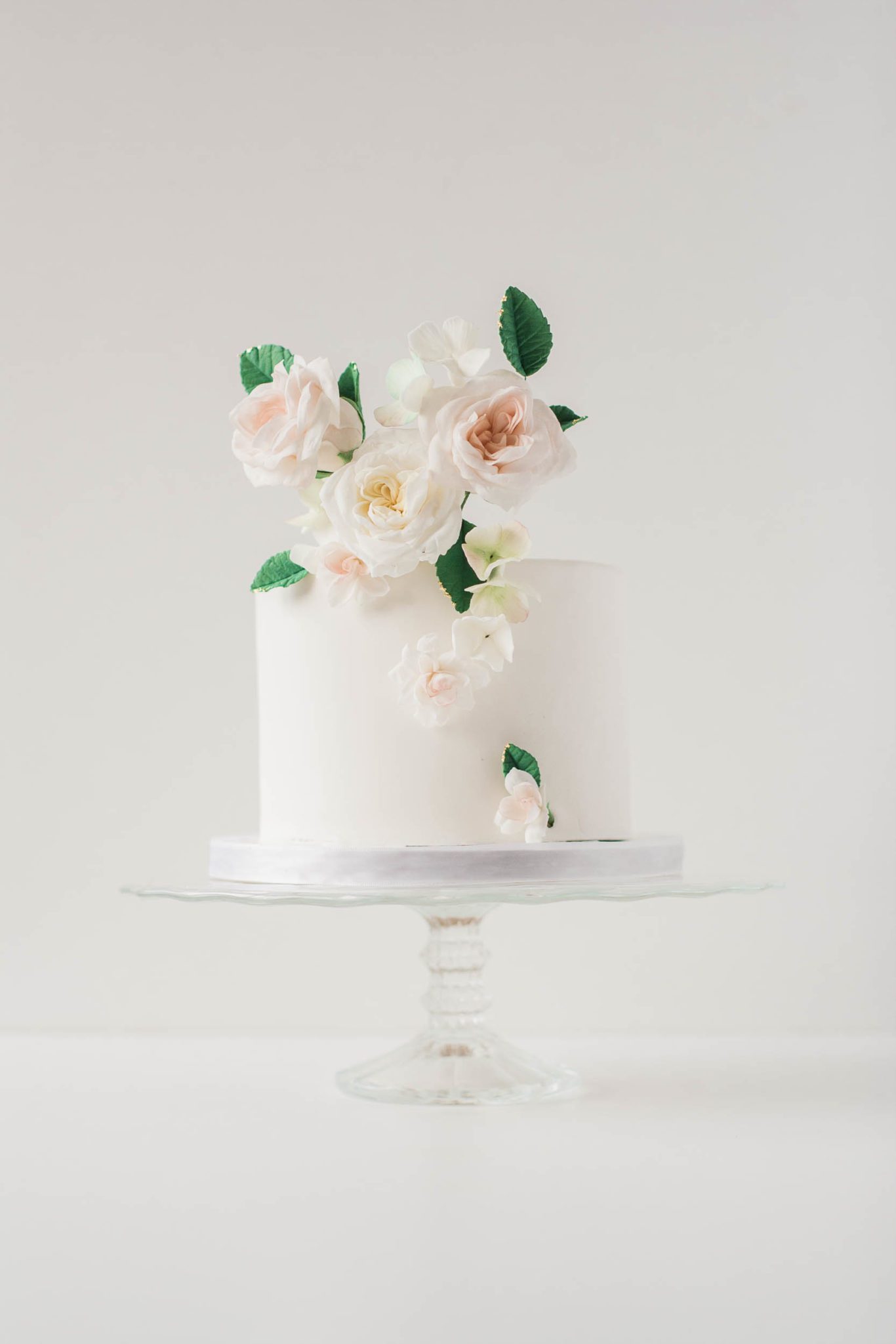 Too pretty to eat single-tier wedding cake with sugar flowers
