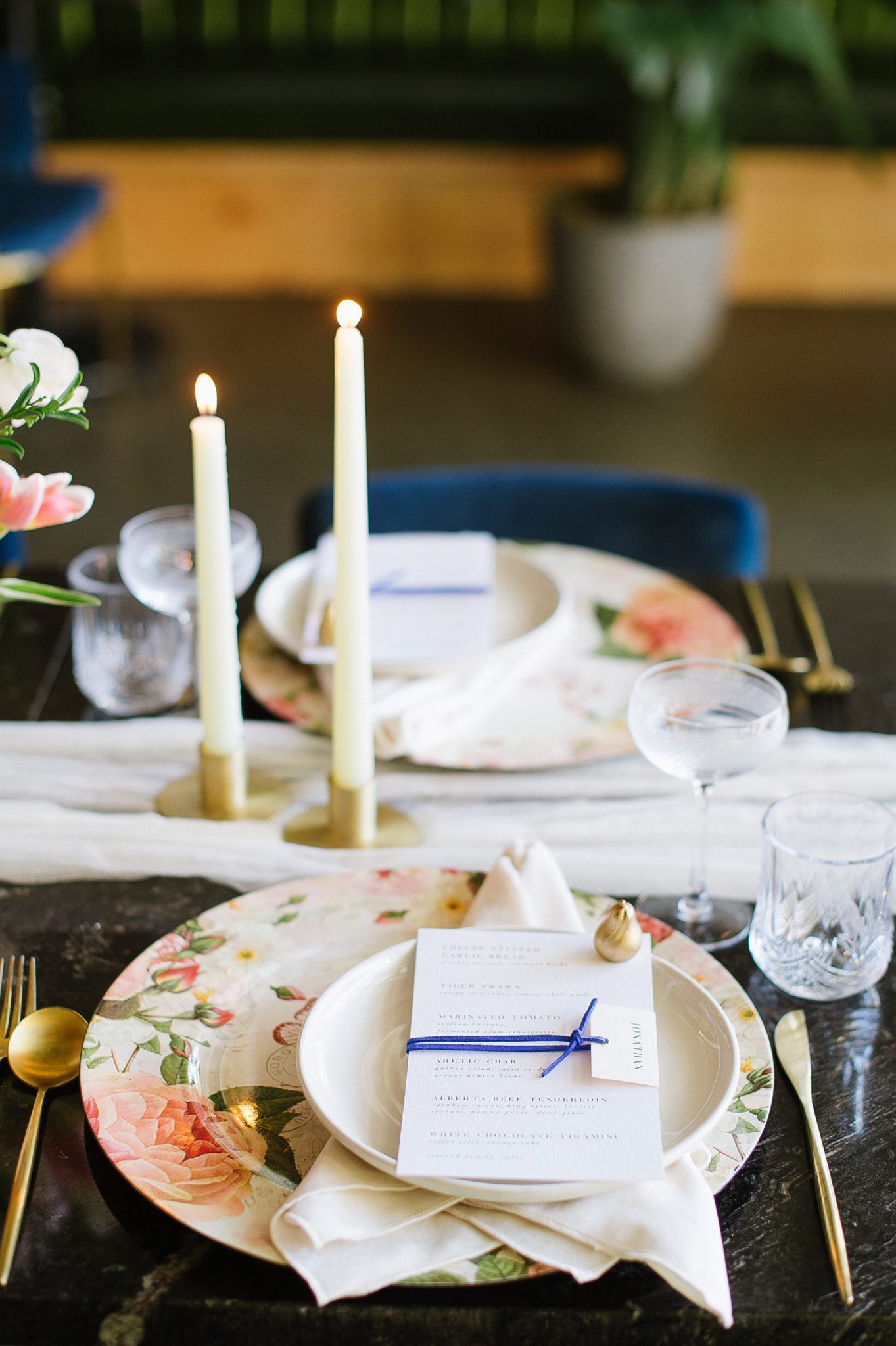 Tablescape for an indoor wedding with royal blue accents