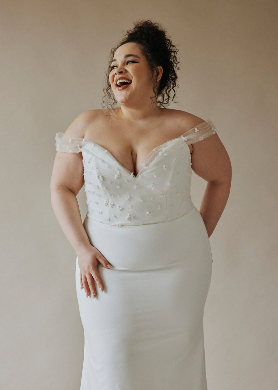 Curvy bridal style from LAUDAE