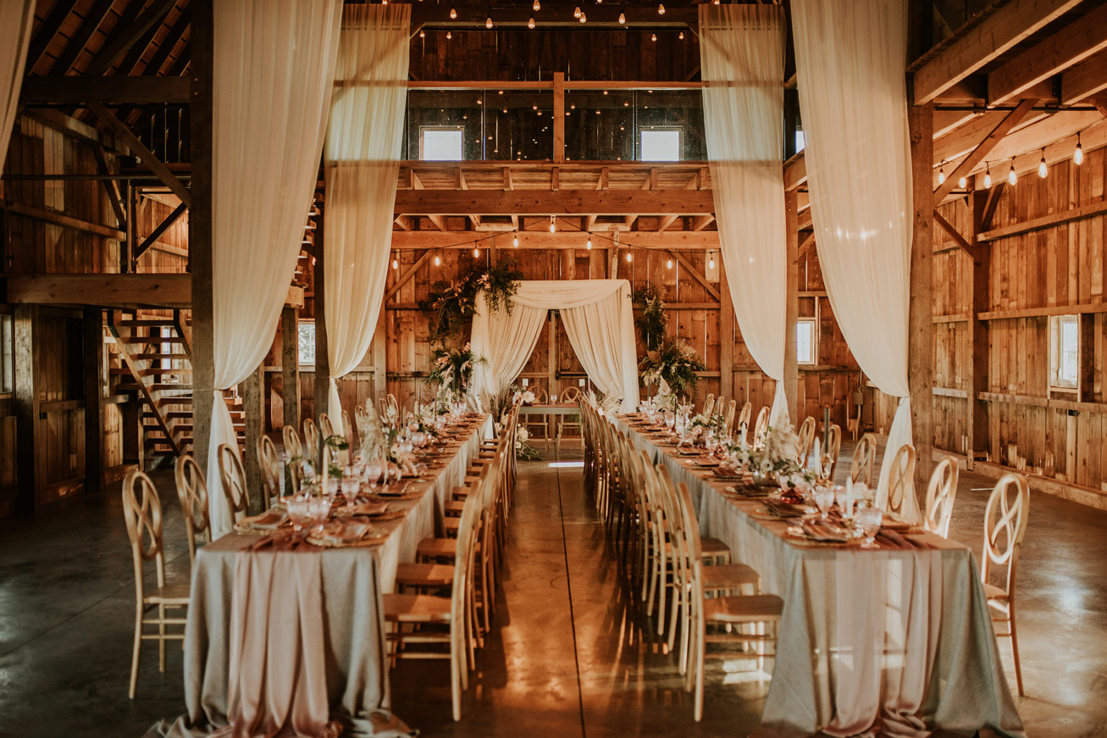 Vintage Boho Meets Western Chic in This Countryside Barn Wedding Inspiration