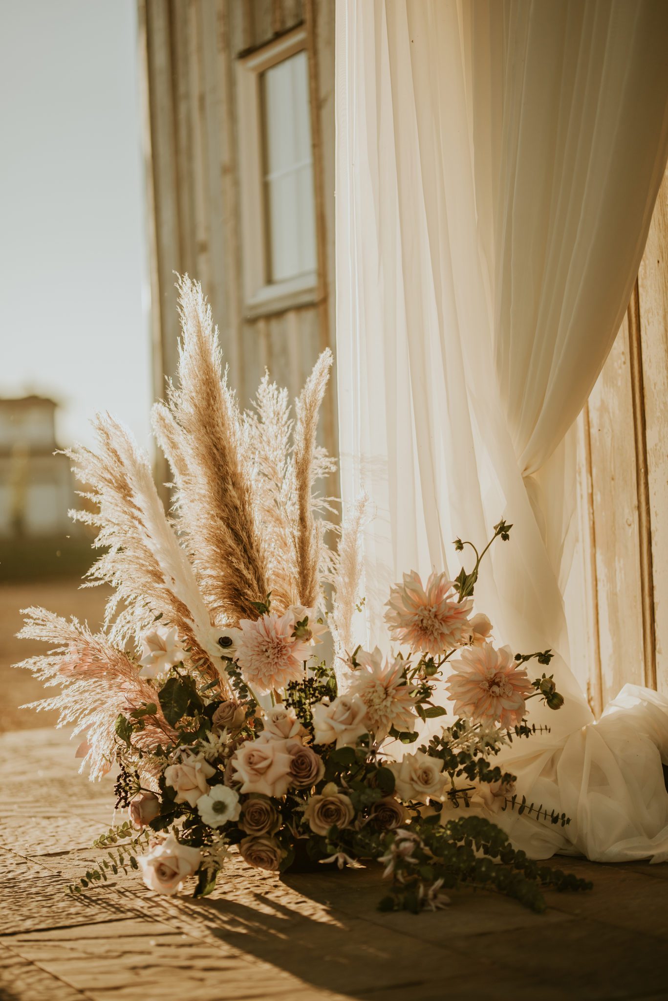 Dried florals for a western inspired boho wedding editorial