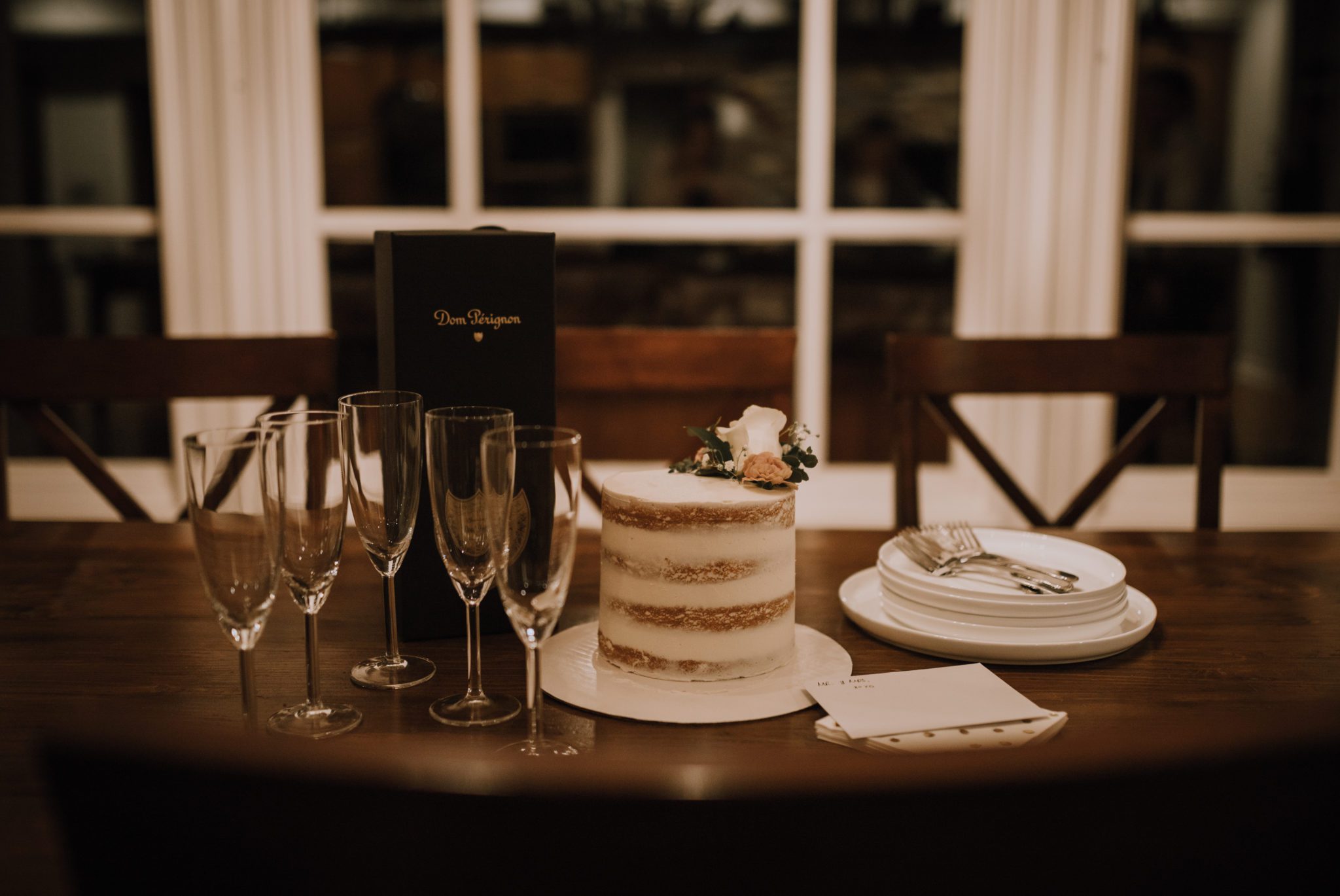 Single tiered white wedding cake