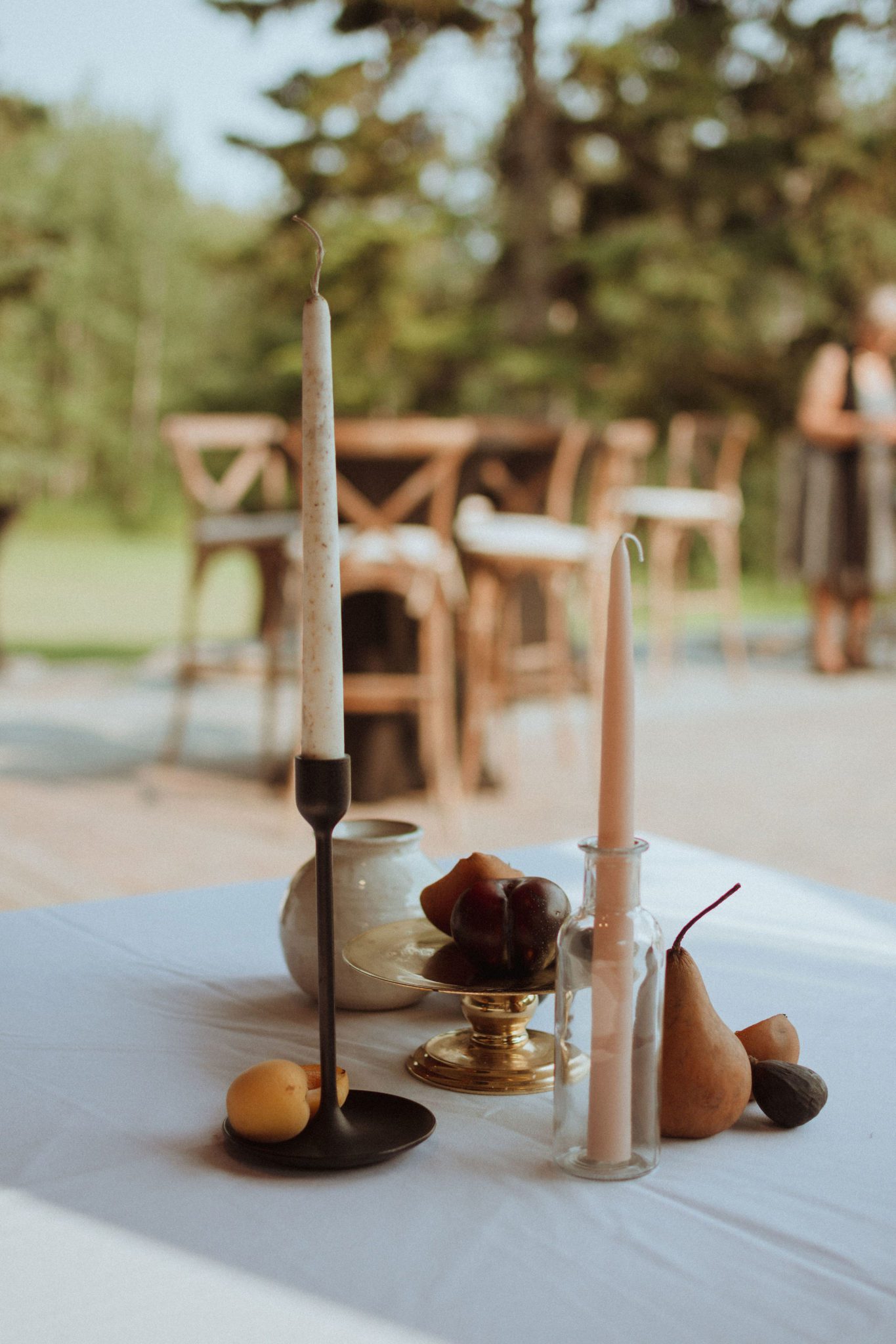 Curated cottage core aesthetic at this outdoor summer wedding, unique wedding decor