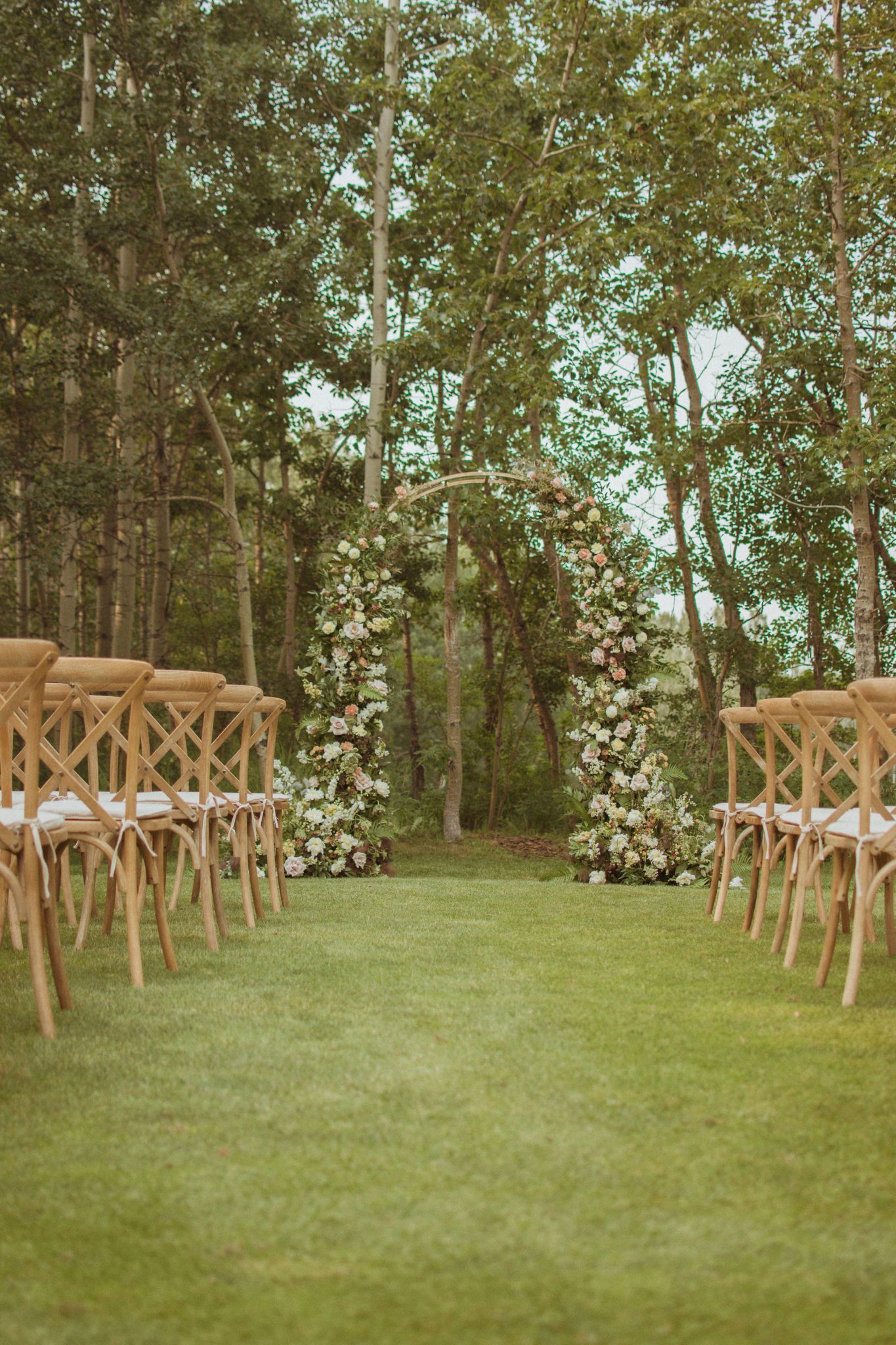 Dramatic floral arch by Meadow & Vine in Calgary, outdoor summer wedding decor ideas