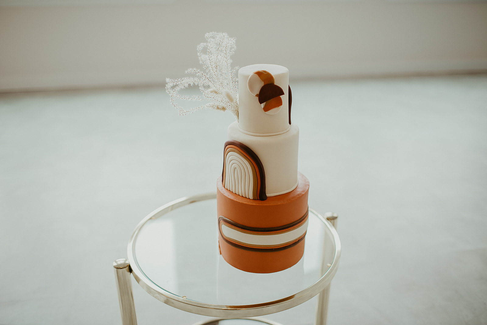 3-tiered fondant wedding cake in amber, boho wedding cake inspiration