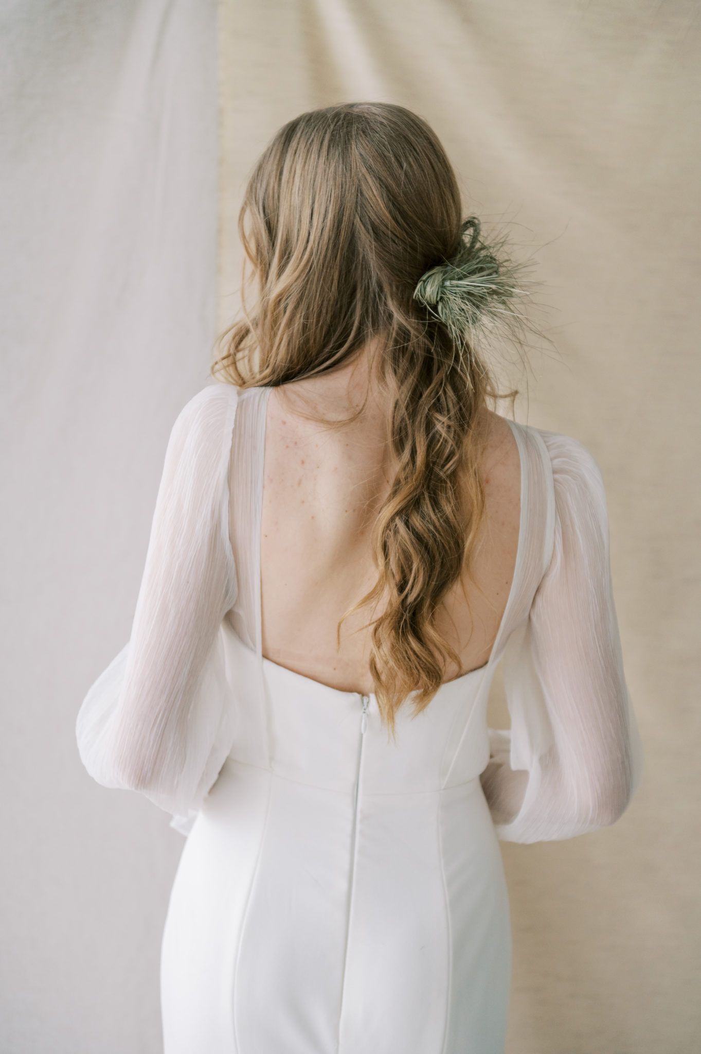 This studio session features dried grasses and bohemian bridal inspiration