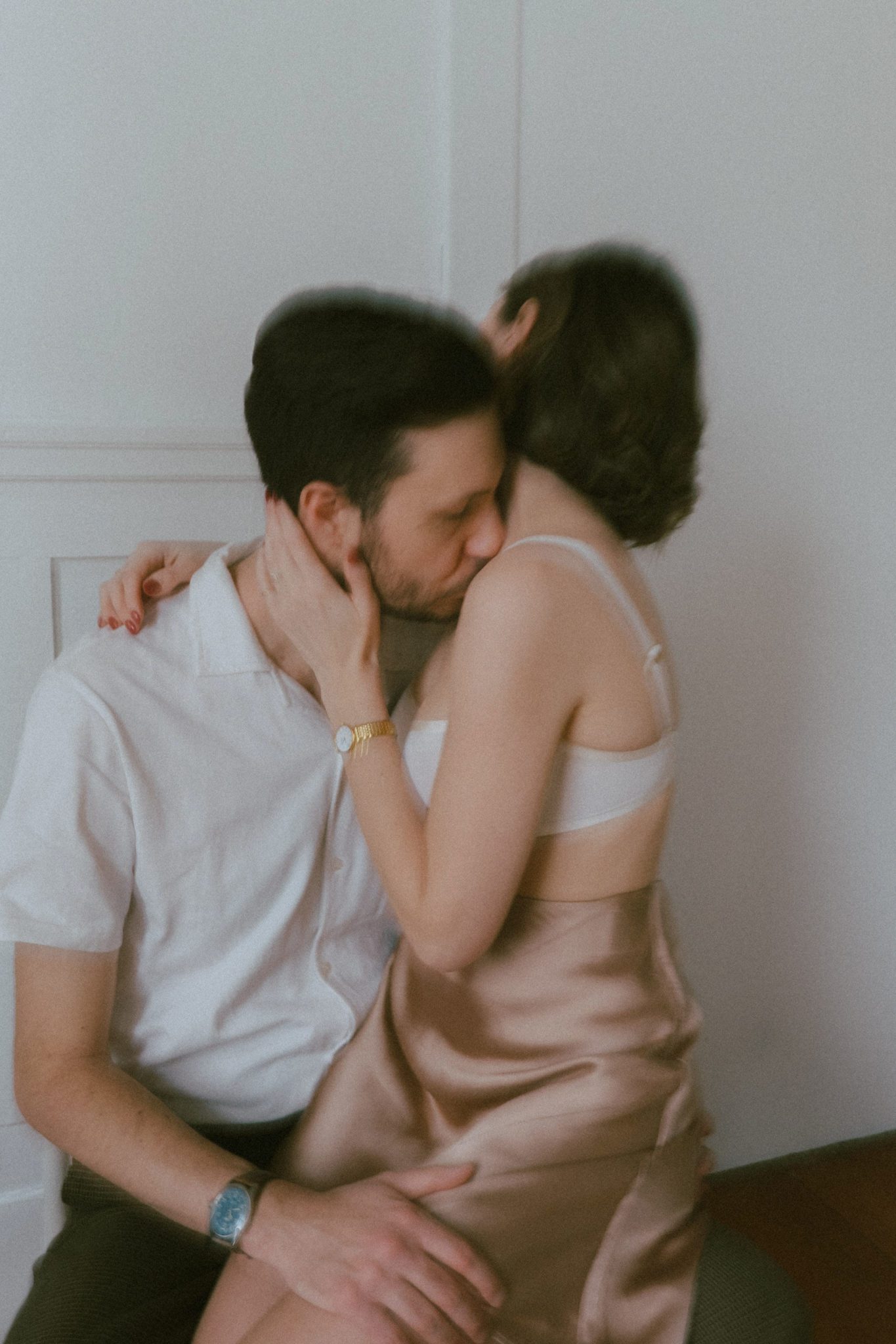Vintage-inspired engagement session, blurry intimate portraiture, trendy photography style.