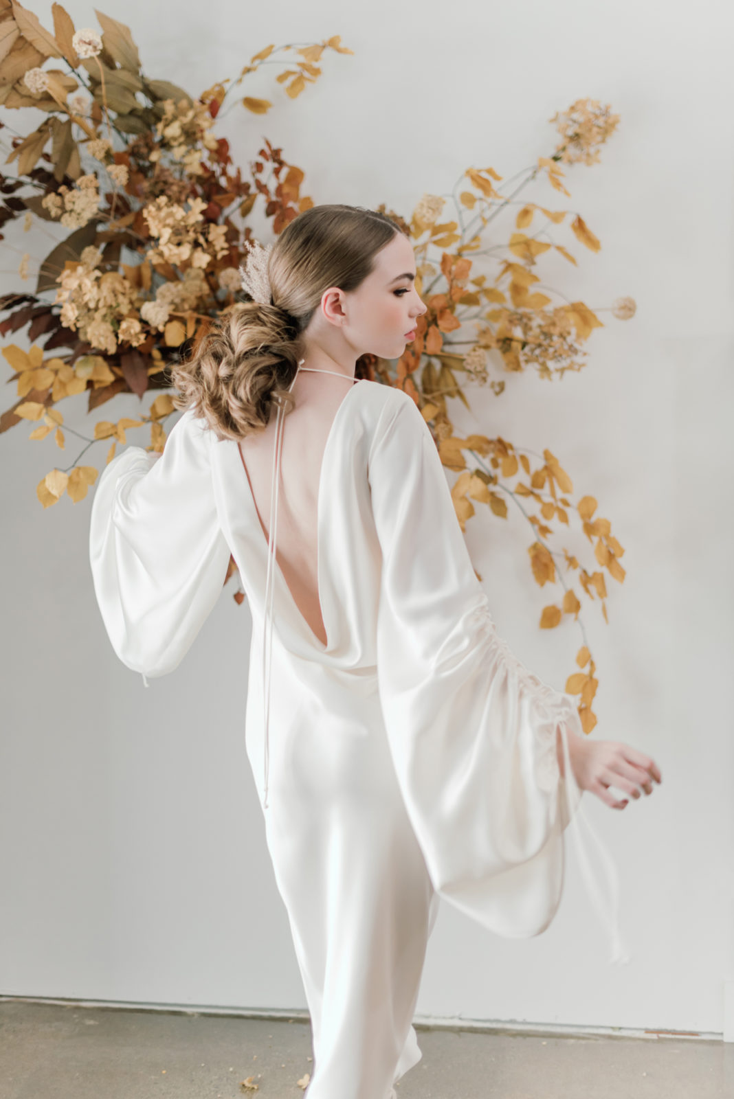 modern bridal style, autumn bridal looks, fall floral bouquet inspiration, sating wedding gown