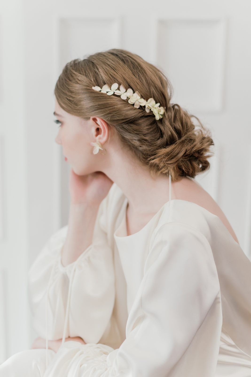 modern bridal style, autumn bridal looks, fall floral bouquet inspiration, unique bridal headwear