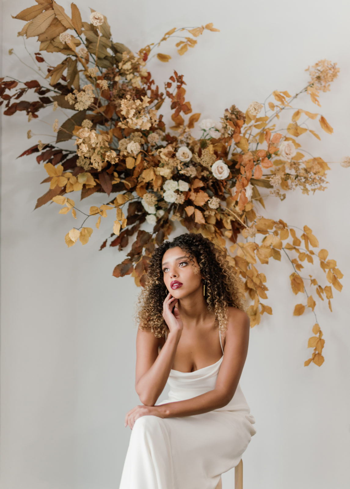 modern bridal style, autumn bridal looks, fall floral bouquet inspiration, floral backdrop