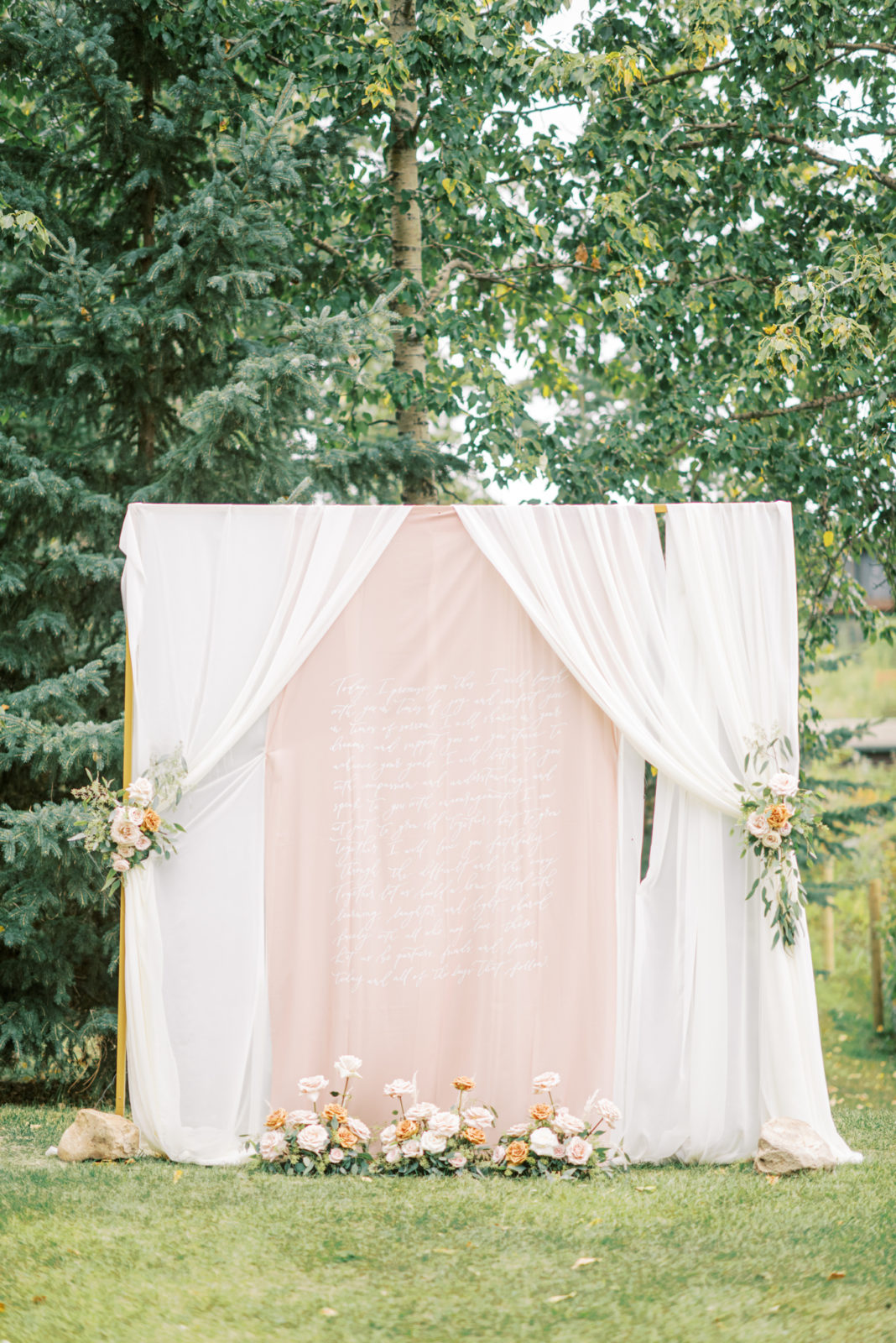 Blush Summer Wedding in Alberta featured on the Brontë Bride Blog // A West Canadian Wedding Resource & Publication