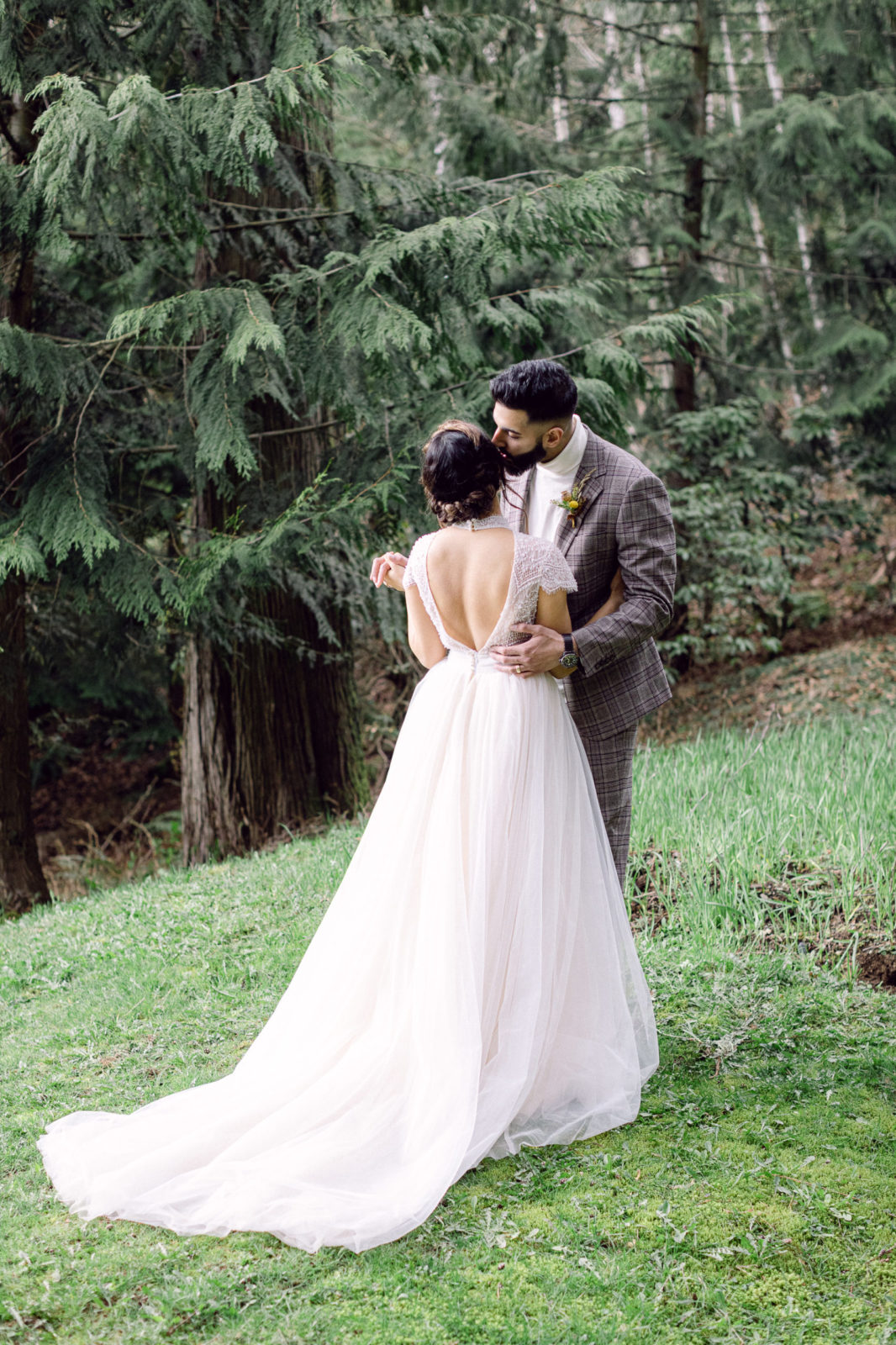location: Abbotsford BC, whimsical, outdoor green wedding portraits, vintage meets modern, fall wedding inspiration,