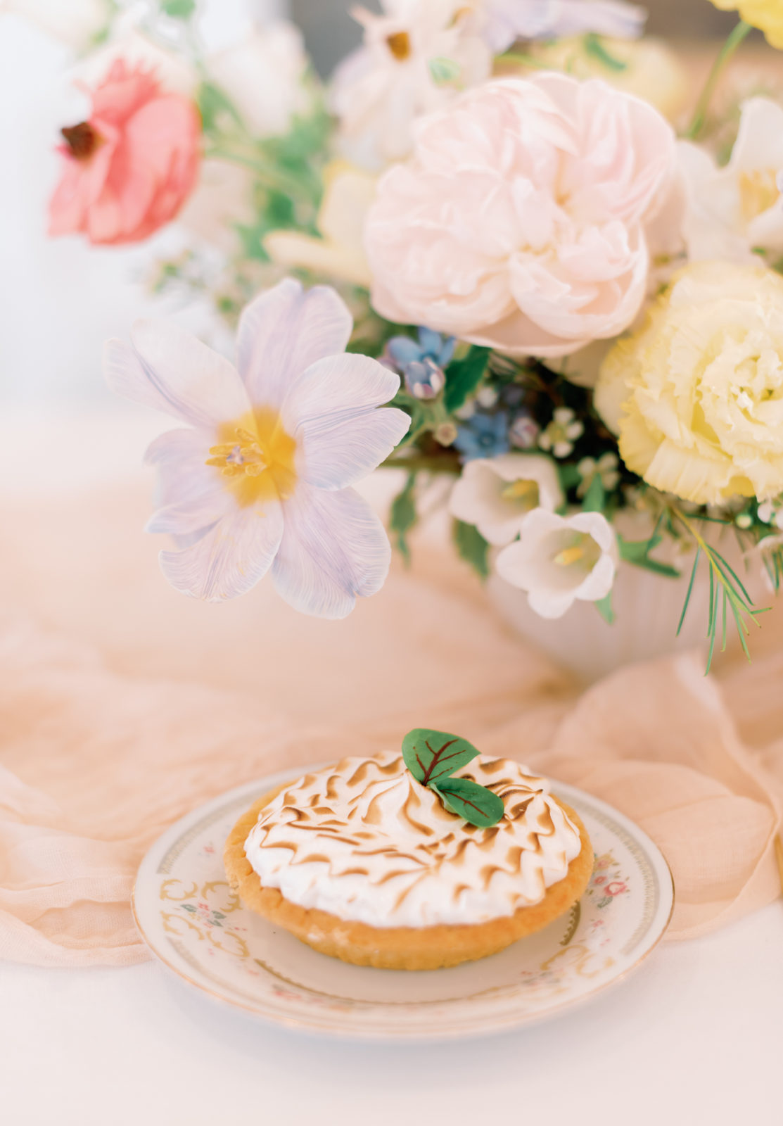 contemporary, floral-focused, 
tasty treats, wedding treat inspiration and ideas, 