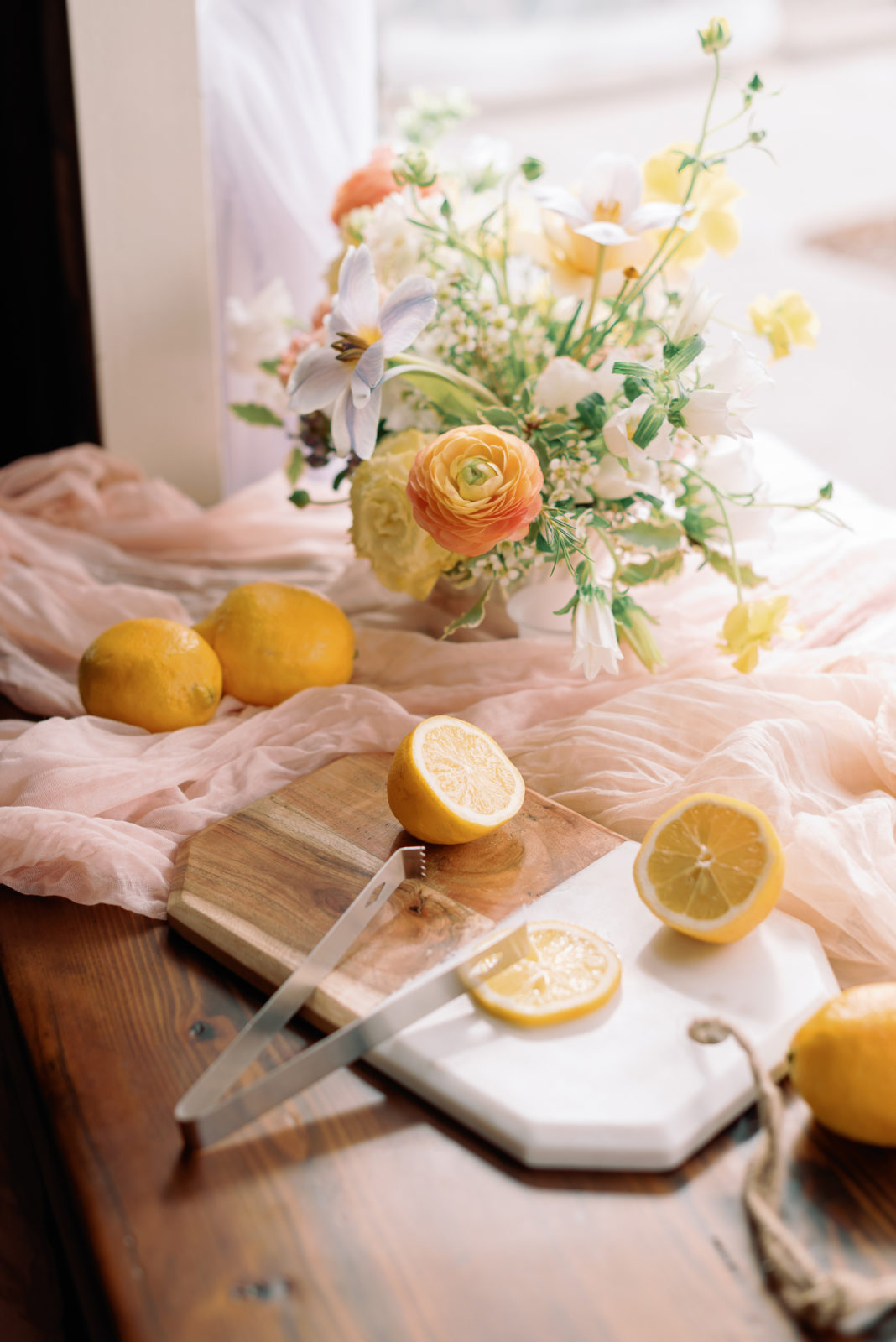 Fresh spring wedding inspiration with pastel and lemon