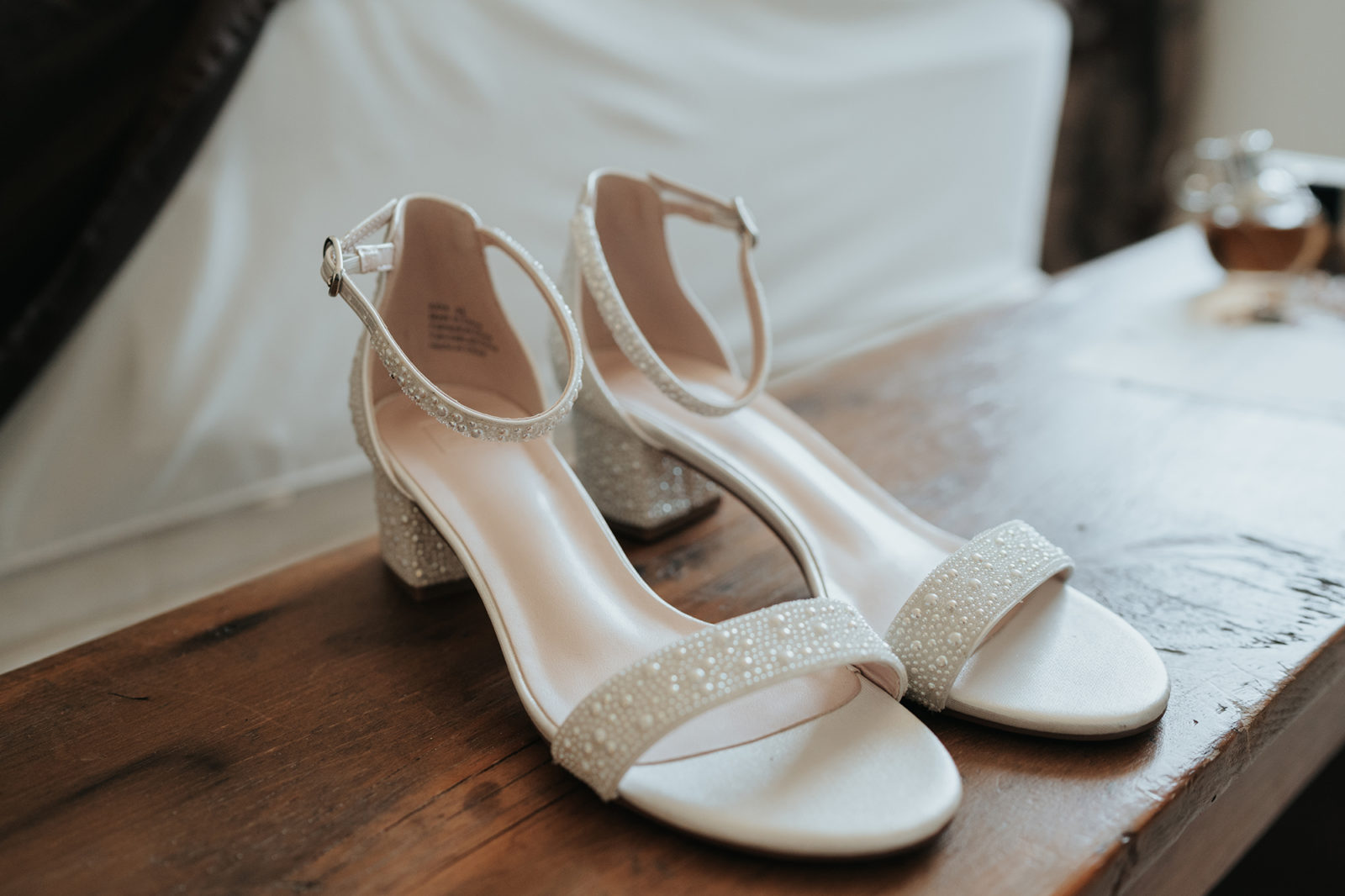 Wedding heels in white with pearl