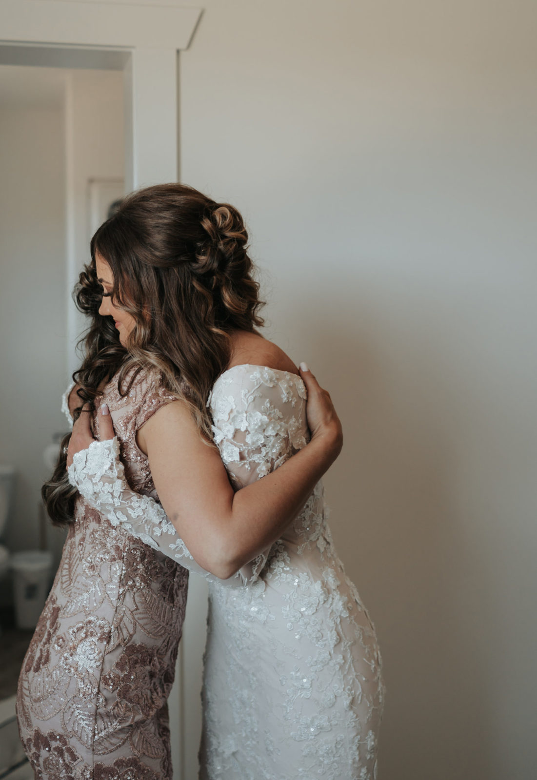 bride getting ready for wedding day, simple but beautiful wedding inspiration