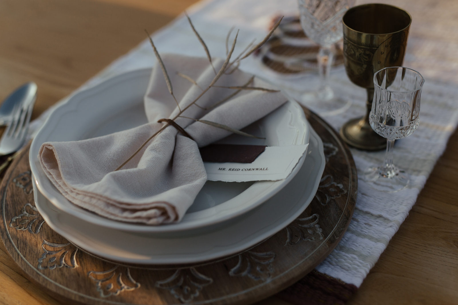 Autumn tablescape inspiration, detail photo of place setting and namecard, autumn wedding inspiration. 