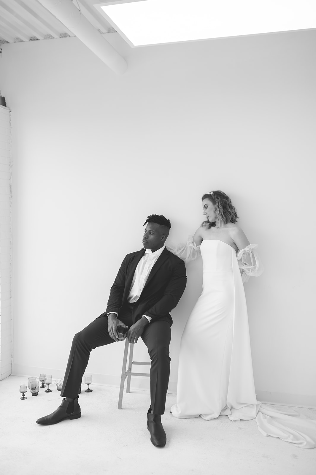 Chic neutral minimalist wedding inspiration, neutral wedding colour scheme, chic bridal Inspo, black and white photography