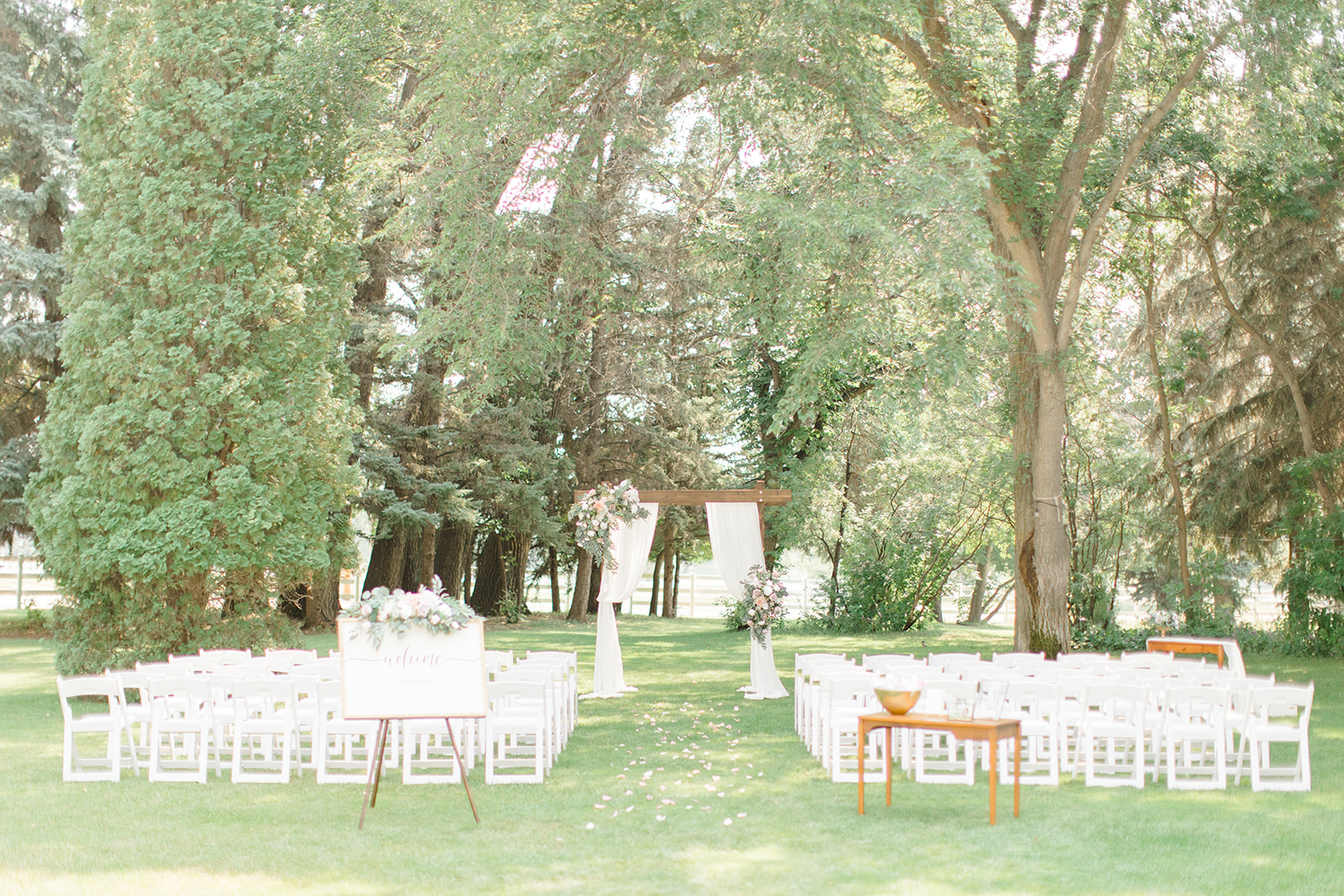 Outdoor wedding at Norland Historic Estate in Lethbridge, Alberta