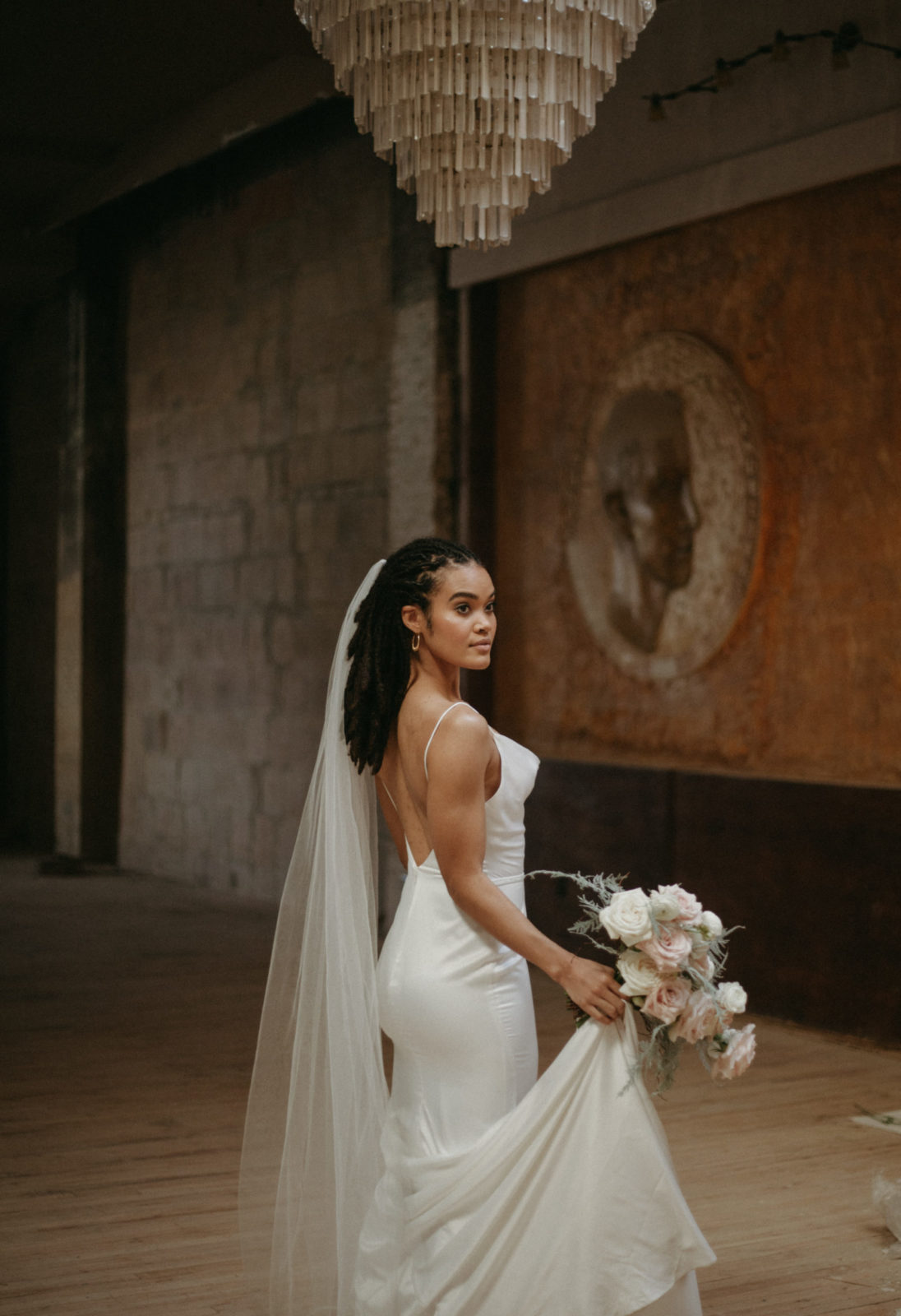 modern wedding portraits in historic building with antique chandelier, modern bridal portraits, 