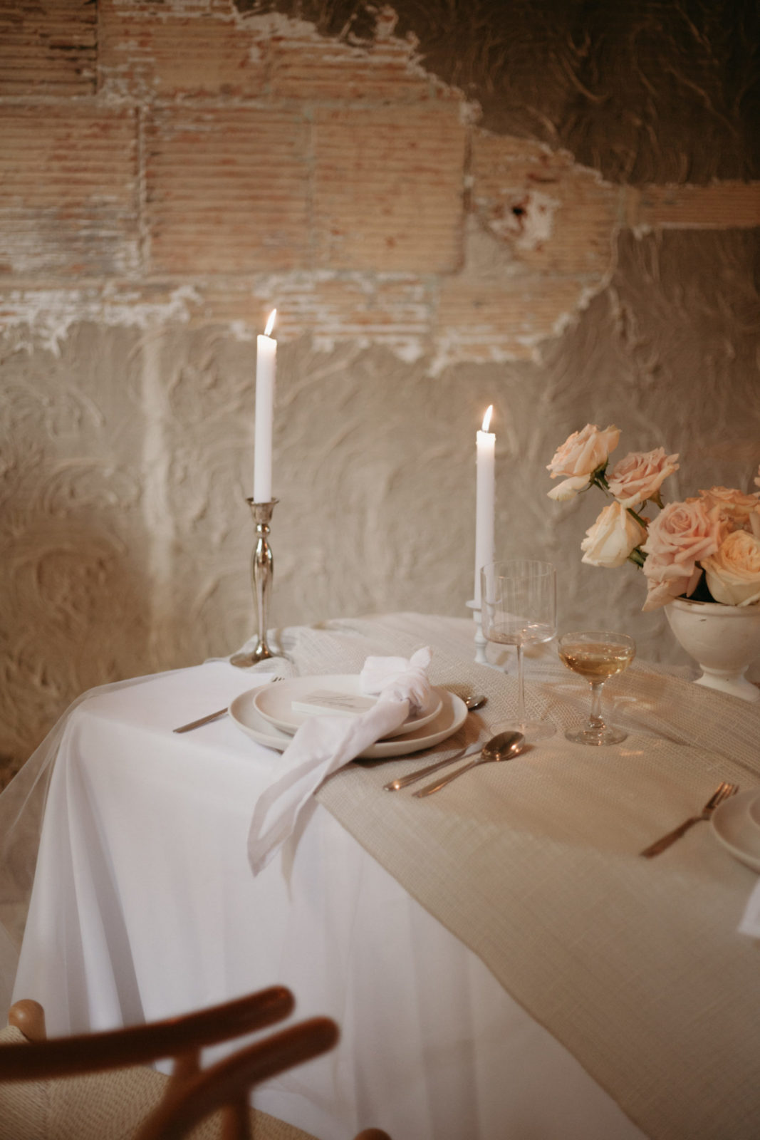 Candle-lit sweetheart table, neutral wedding palette