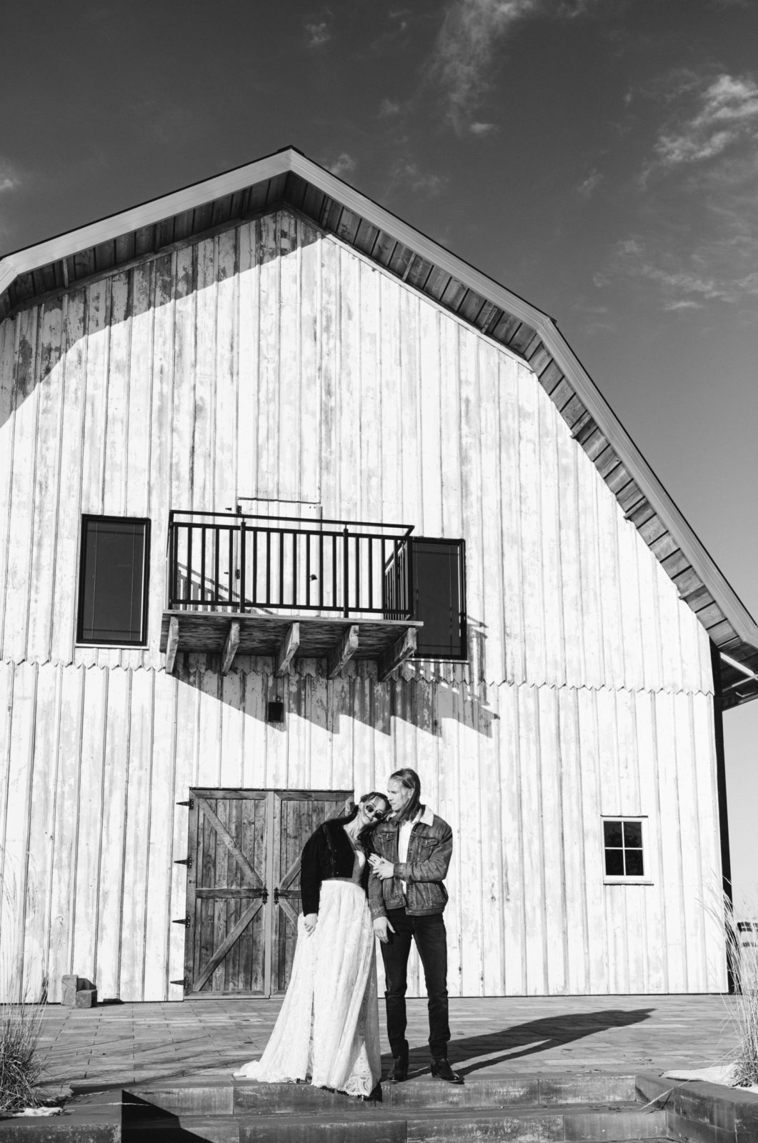 wedding portraits, black and white photography, bridal inspiration for the alternative bride, barn wedding, black and white photography