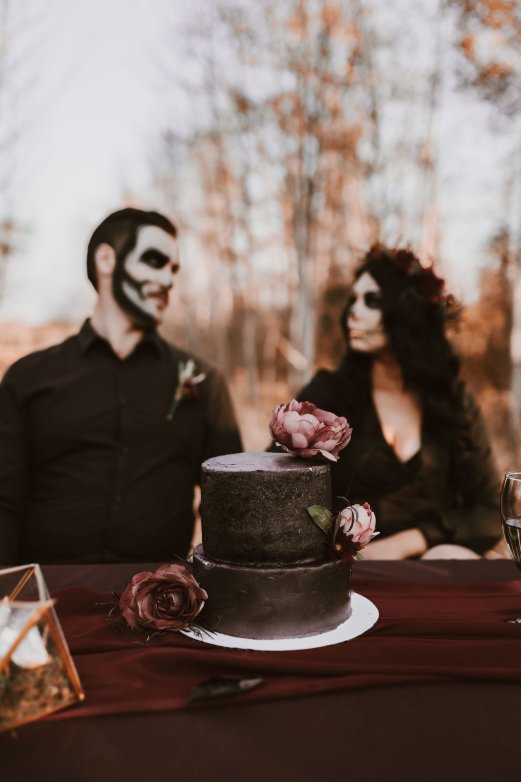 moody black and burgundy tablescape, moody wedding inspiration, halloween wedding inspiration, black wedding cake