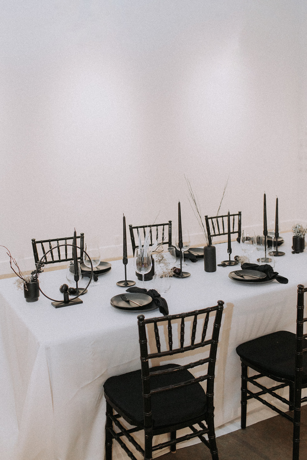 Modern & Moody All-Black Editorial at The Pioneer || featured on the Brontë Bride Blog || modern black alternative wedding inspiration in downtown Calgary Alberta at The Pioneer on 8th, modern black tablescape
