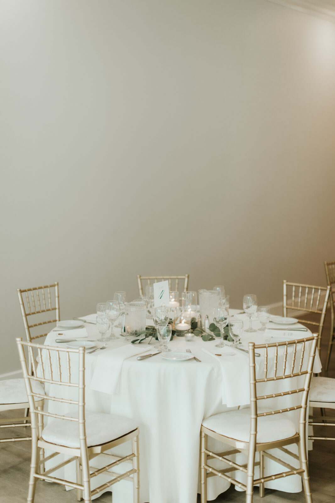 wedding dining, wedding table, gold and white wedding dining