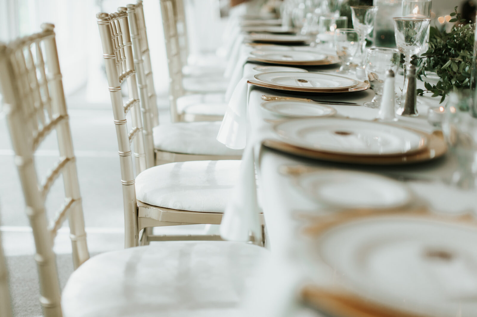 wedding dining, wedding table, gold and white wedding dining