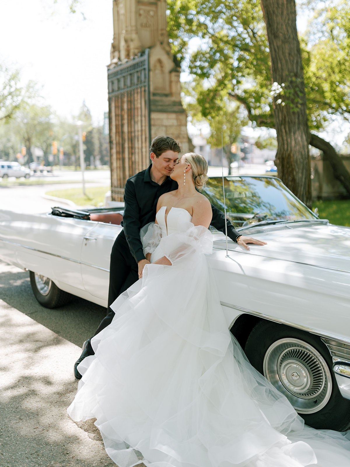 Vintage meets modern, baroque-inspired, chic bridal style, on-trend bridal portraits, wedding portrait inspiration, Saskatoon wedding venue