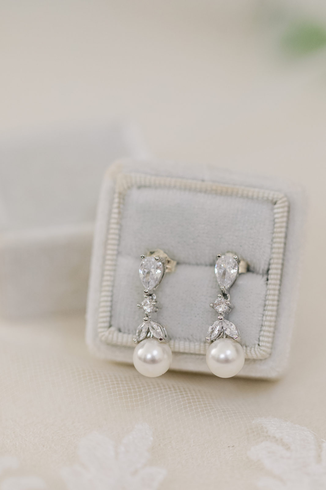 bridal jewelry, classic bridal jewelry, wedding details