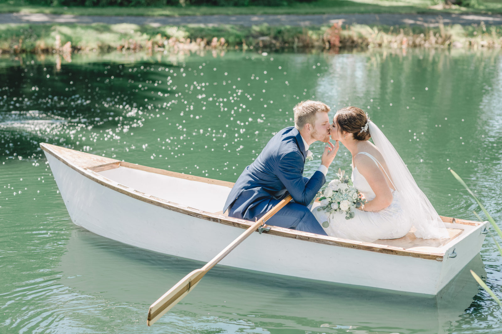 outdoor lake wedding, summer wedding inspiration, soft pastel wedding colours, charming wedding ideas
