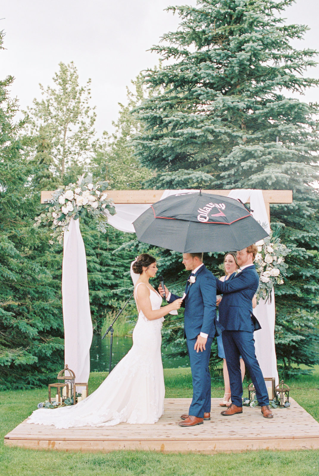 umbrella wedding, classic wedding, Pine & Pond Wedding Venue, Alberta wedding venue, summer wedding inspiration

