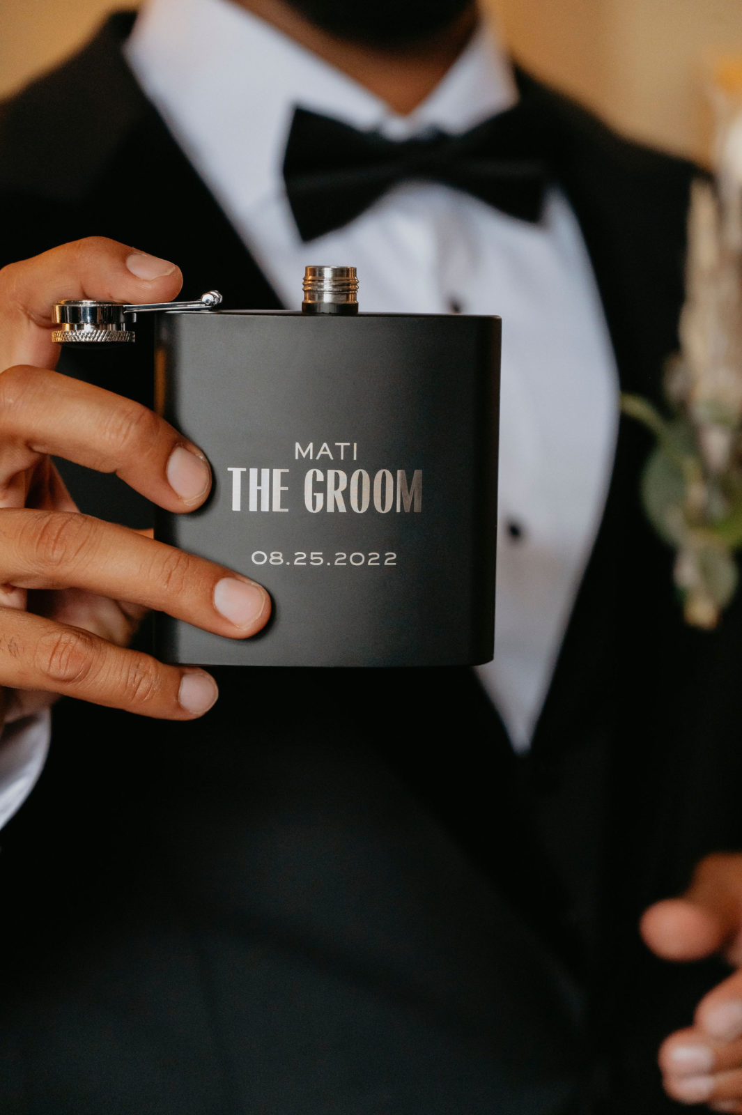 custom wedding flask, groomsmen flasks