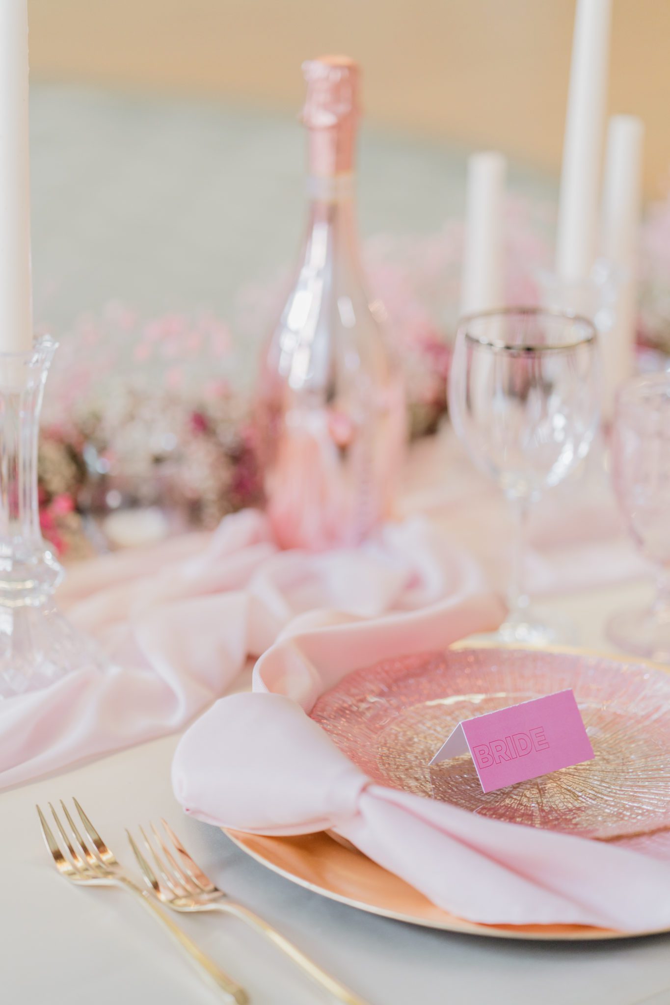 pink champagne, pink wedding, wedding table setting