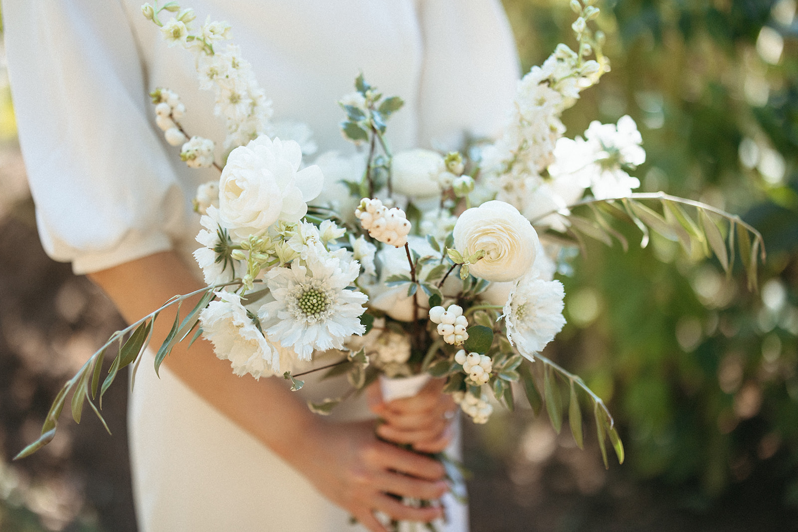 bridal bouquet, classic wedding inspiration, outdoor fall wedding, white floral bouquet