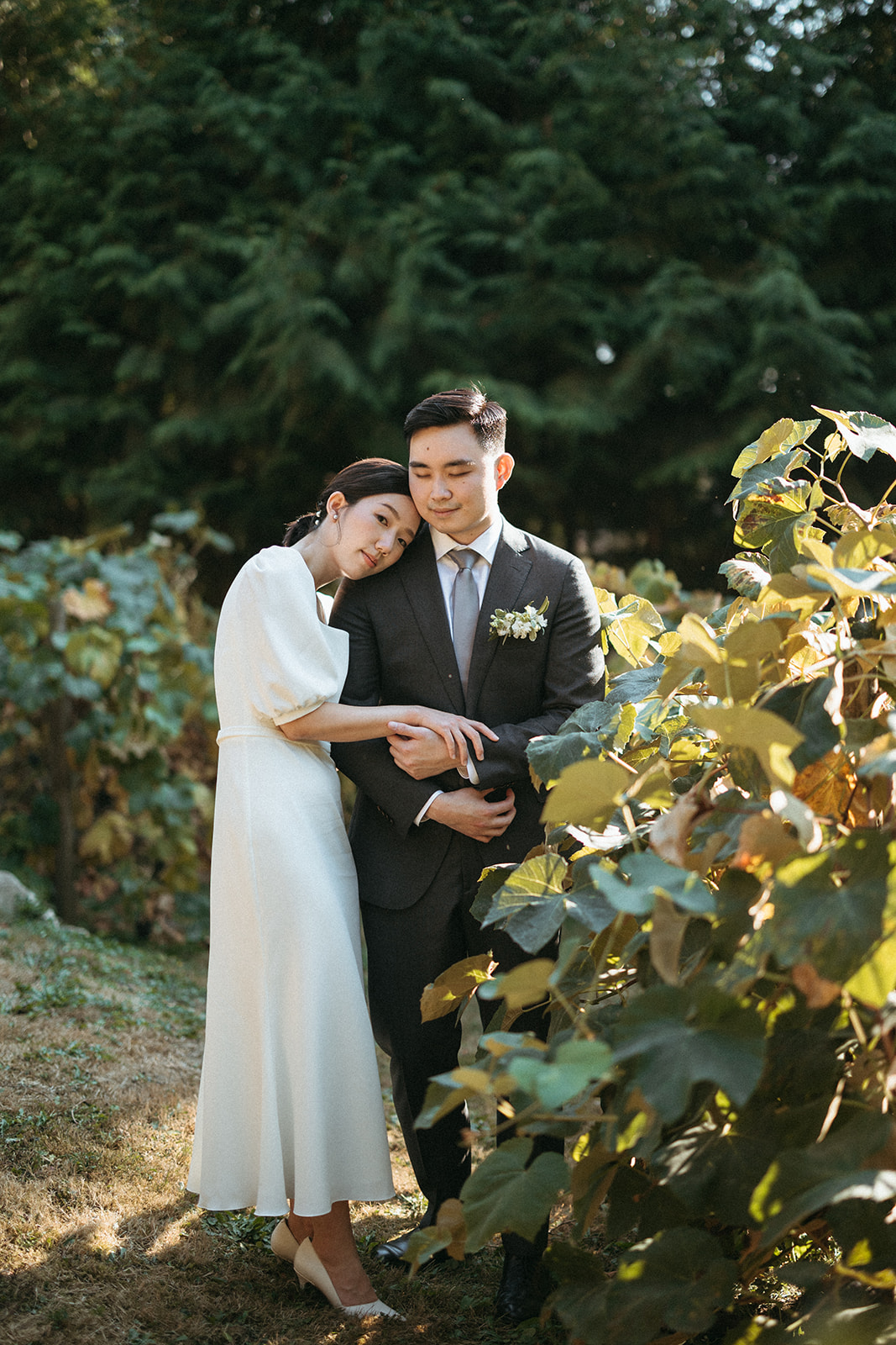 outdoor fall wedding, British Columbia wedding, bridal portraits