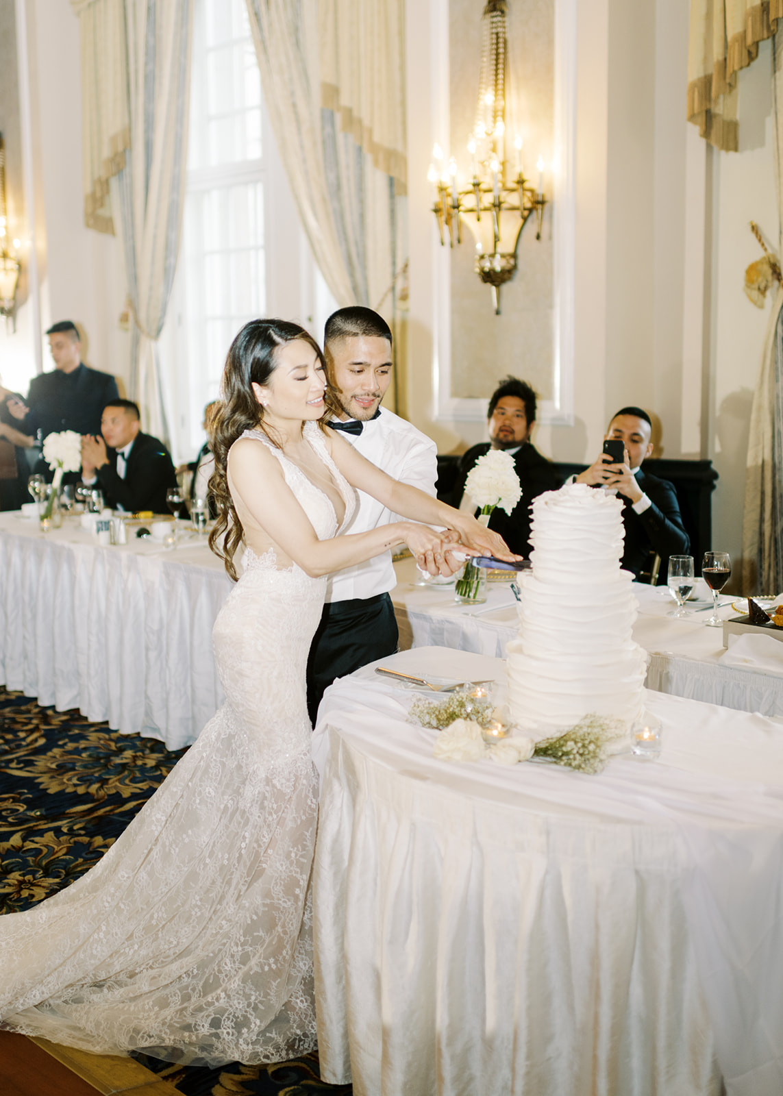 cake cutting at modern all white wedding, luxe gold and white wedding, modern wedding inspiration in Edmonton