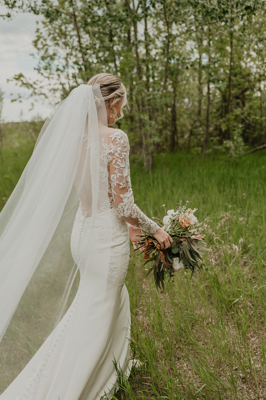 keyhole wedding gown, vintage wedding gown, bridal portraits 