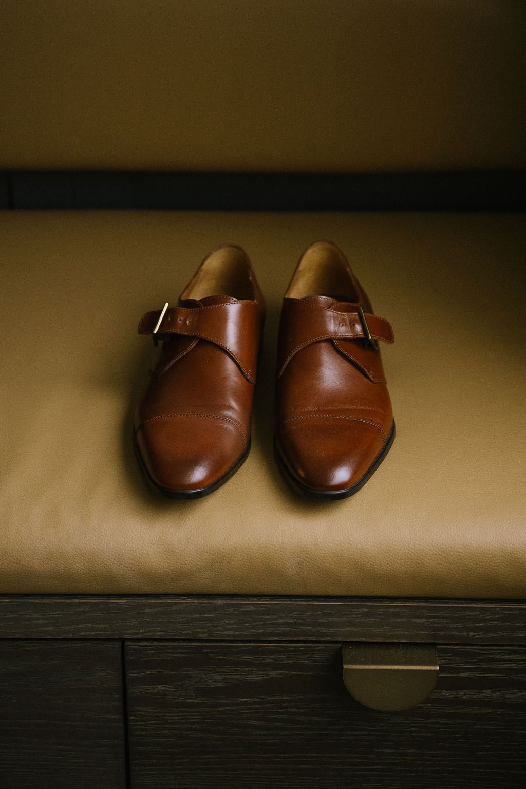 groom's footwear, wedding footwear, minimalist wedding photographs 