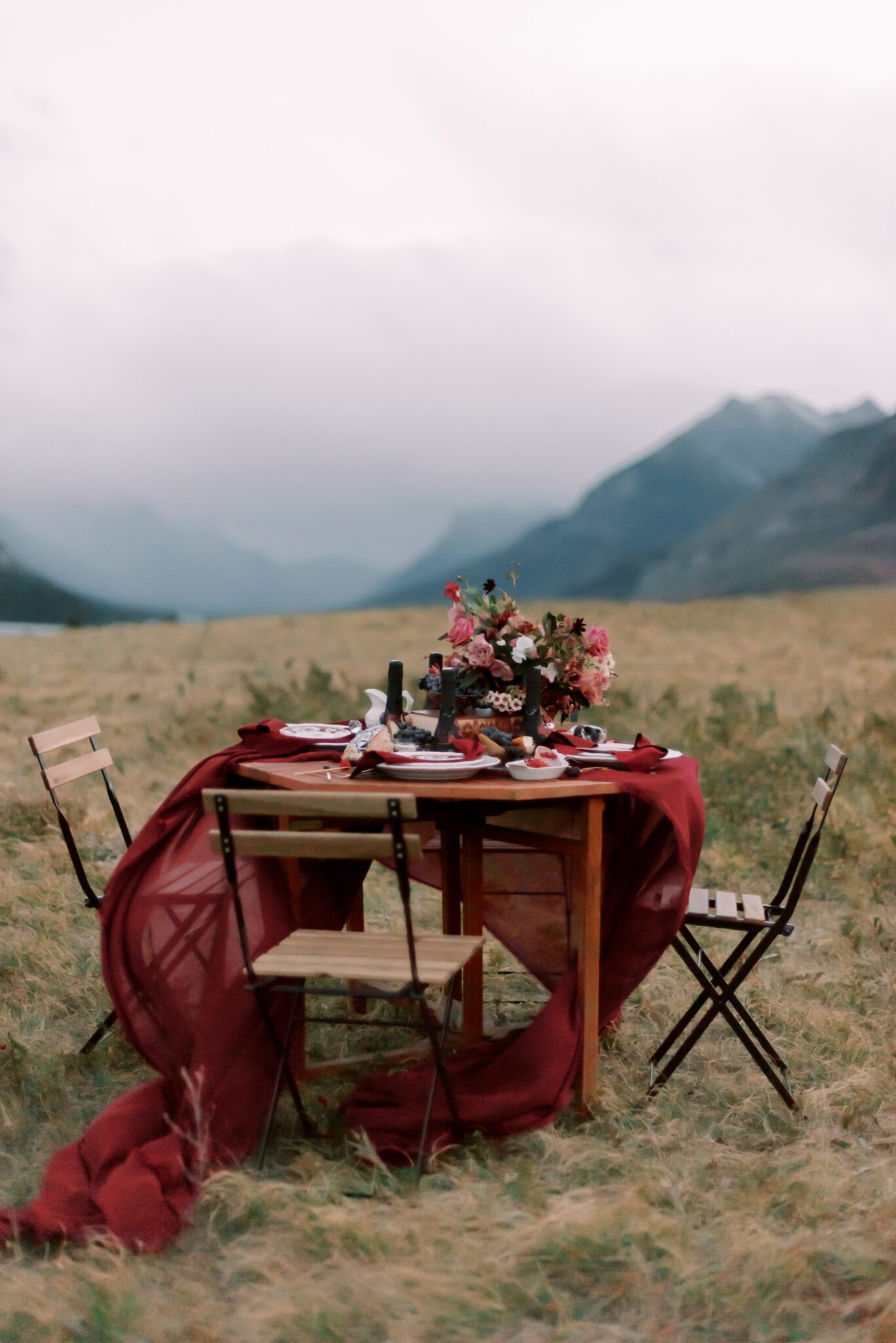 Intimate table setting outdoors in Waterton Alberta, Fall Wedding Inspiration, elopement at the Prince of Wales Hotel