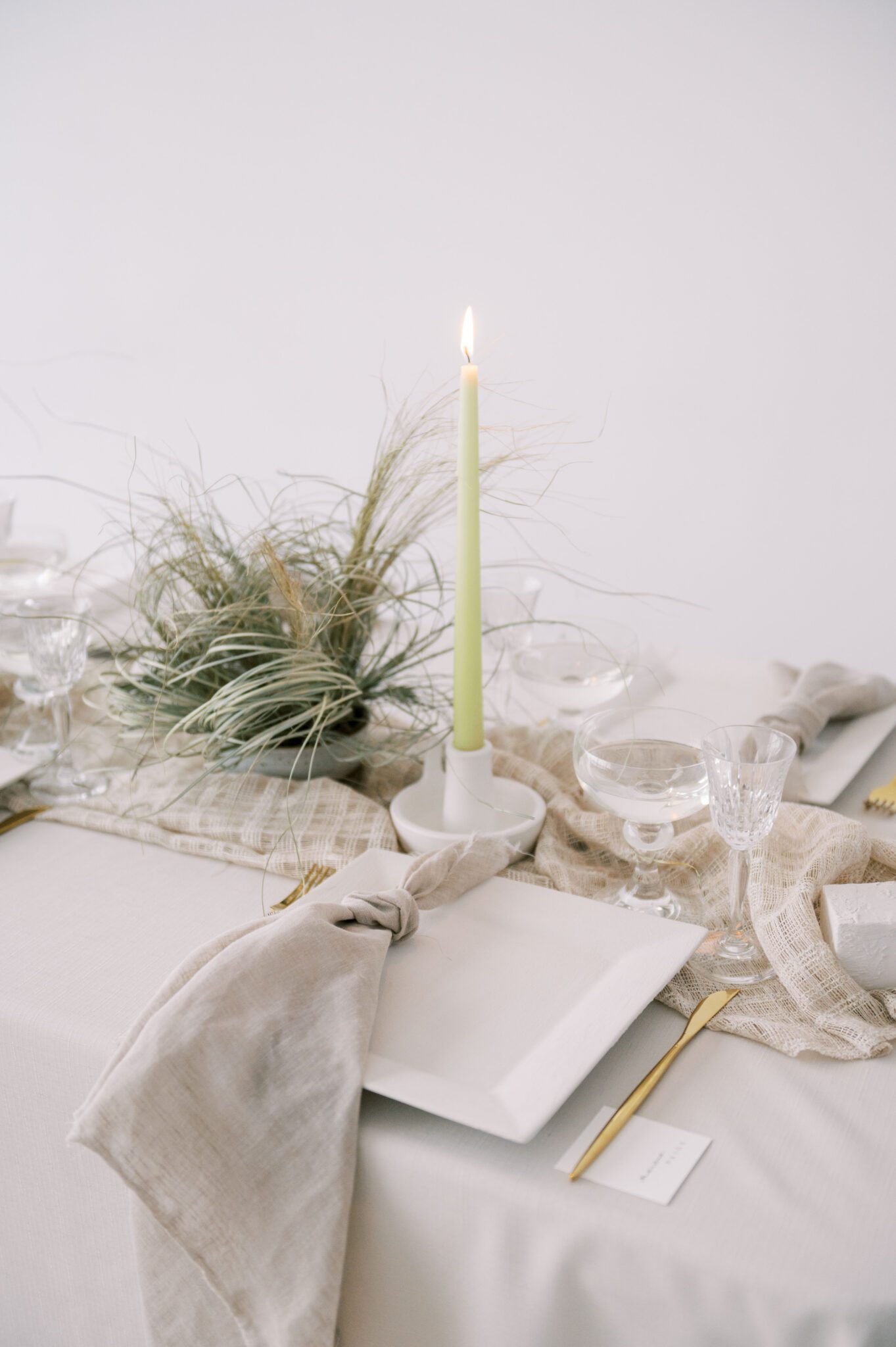 nature-inspired textures in table linens, grass centrepieces featuring white and beige table scape