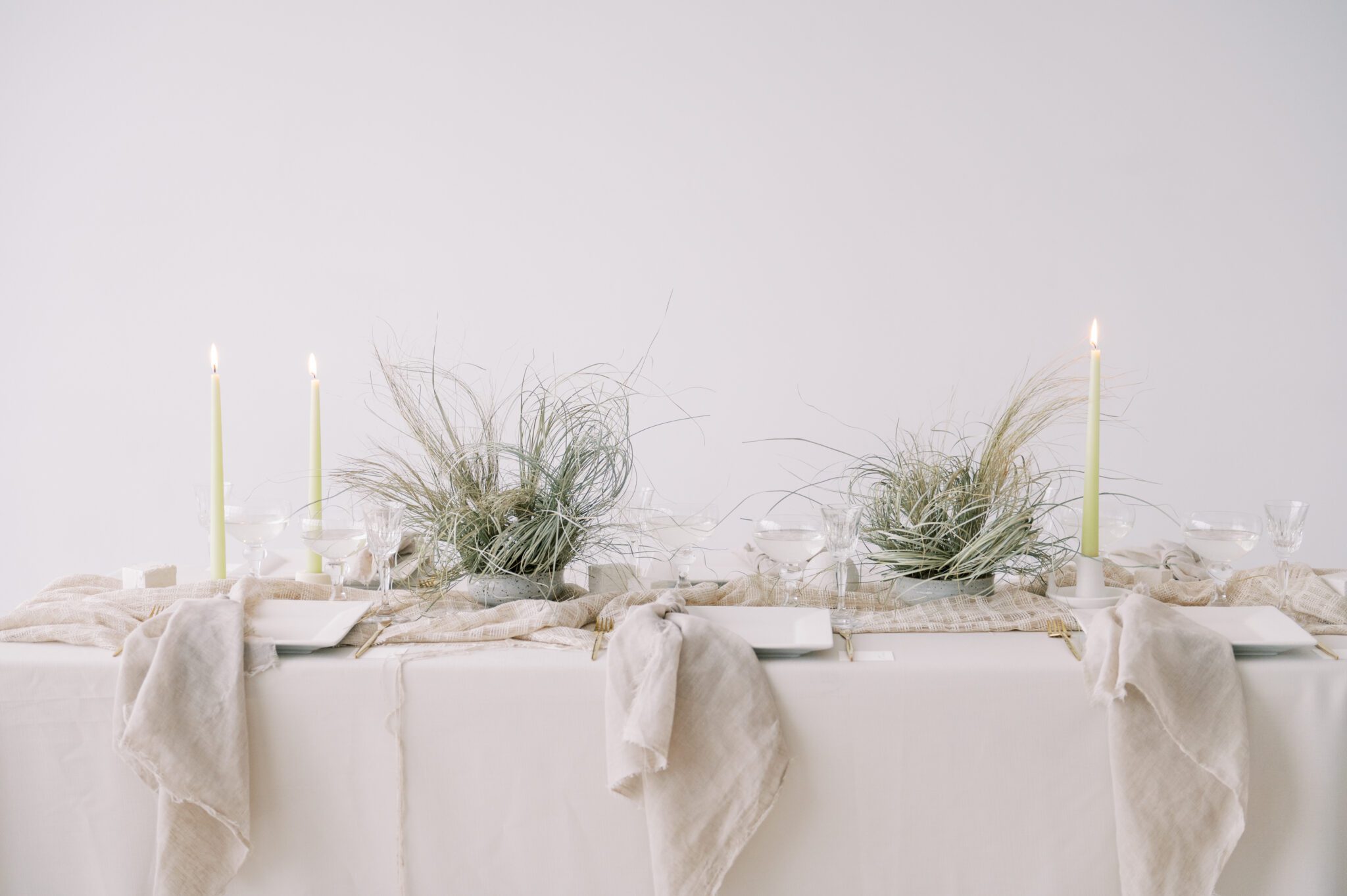 grass centrepieces by Fall for Florals featuring white and beige table scape, artful florals and nature-inspired textures for contemporary weddings, neutral wedding ideas with white and beige palette