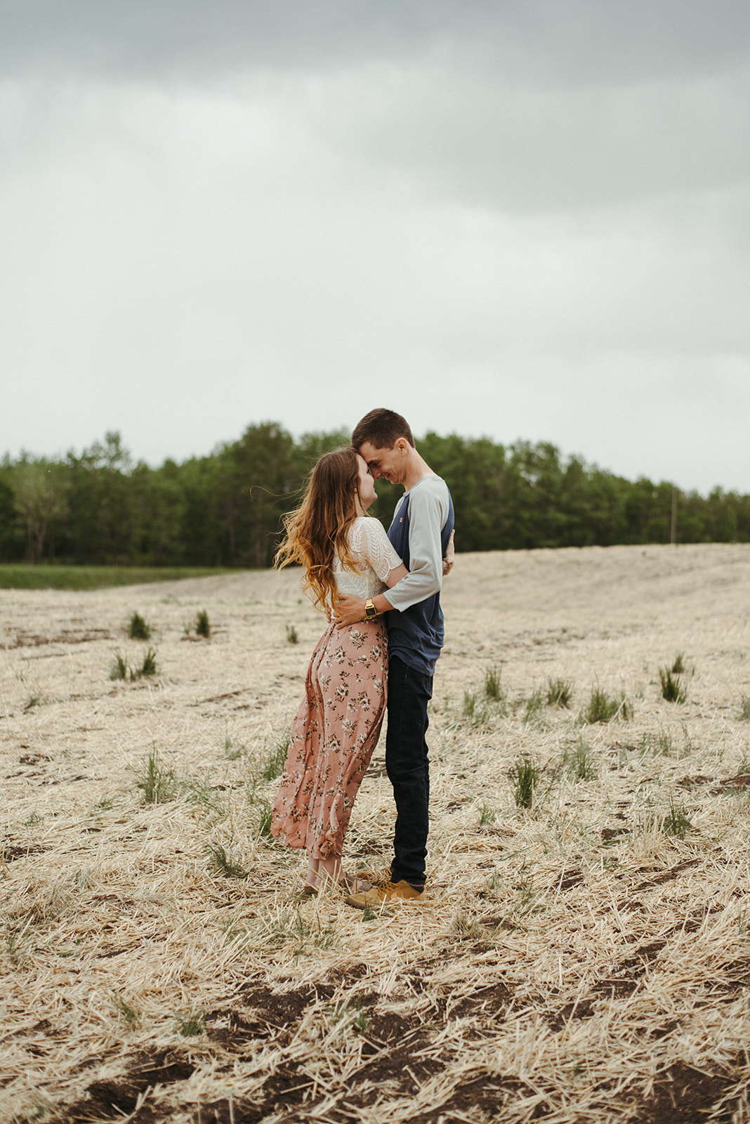 Engagement session outfit tips from professional photographer, Jessica Kaitlyn