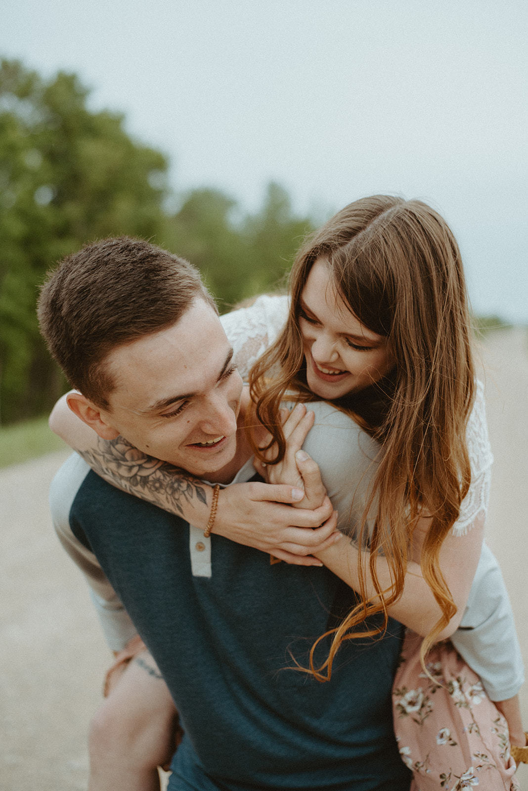 Engagement session outfit tips from professional photographer, Jessica Kaitlyn