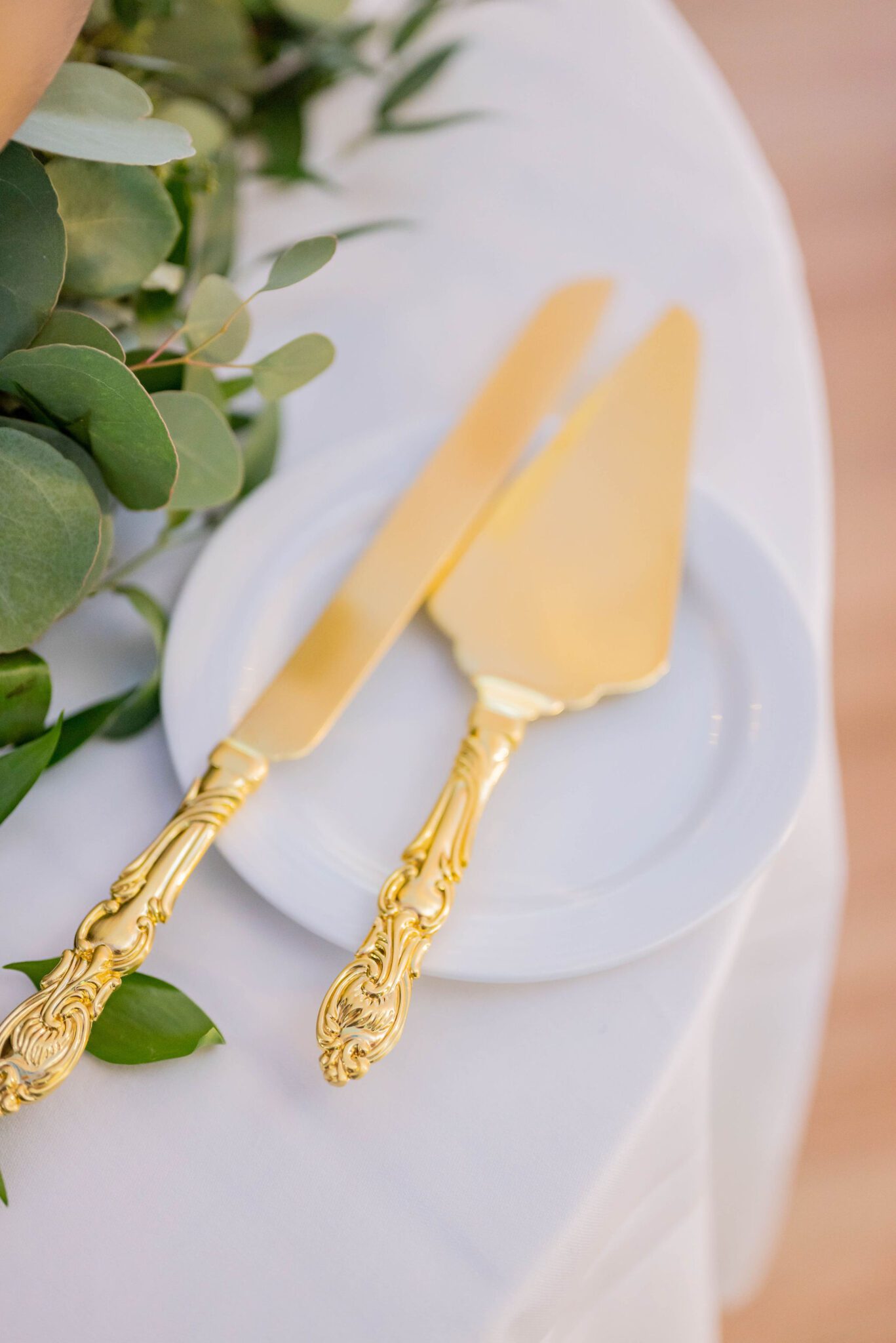 Gold detailed serving cutlery for elegant cake at the Fairmont Banff Springs. 